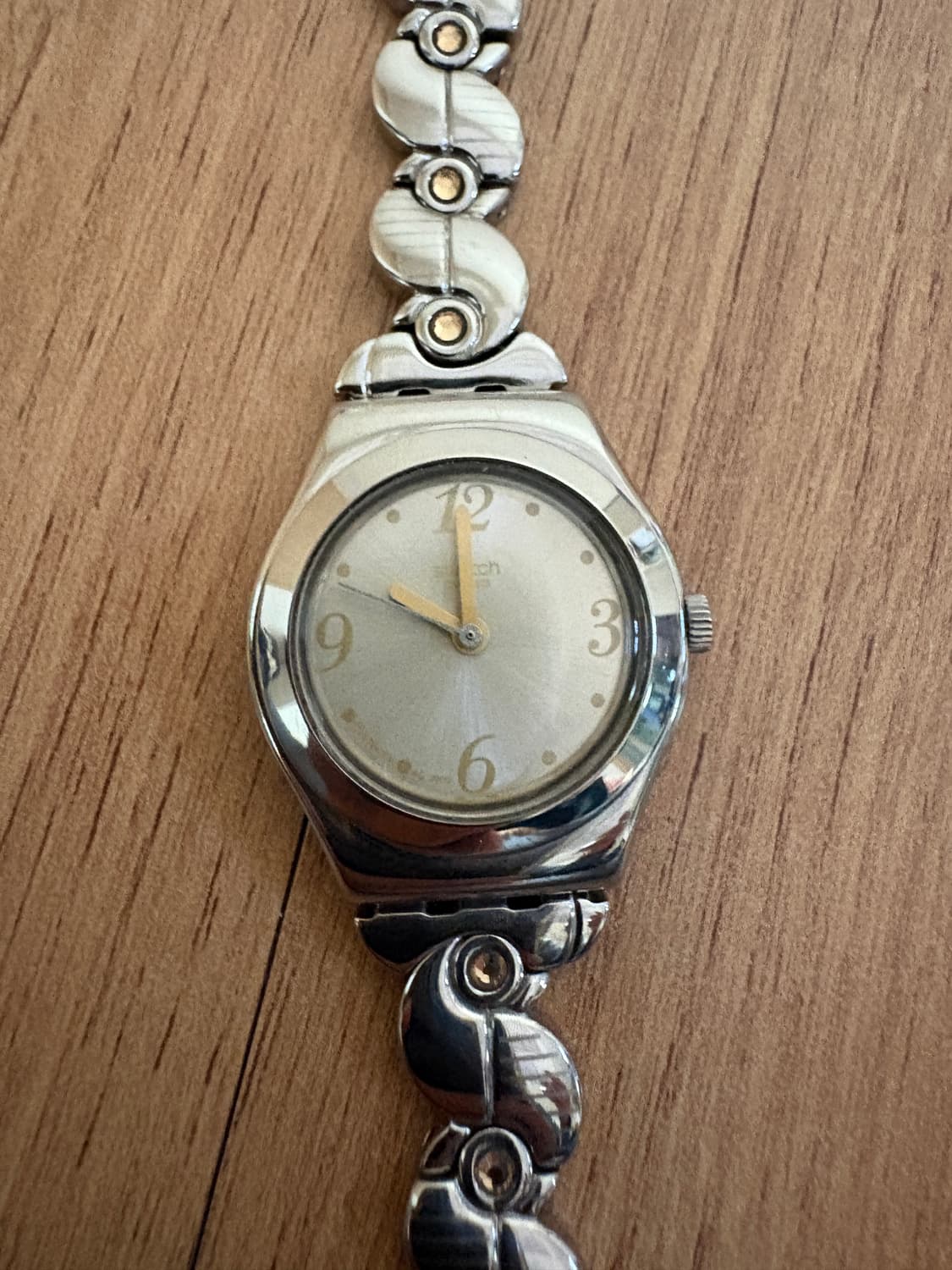 스와치 아이러니(Irony) 라인 여성용 메탈 시계 상품이미지2