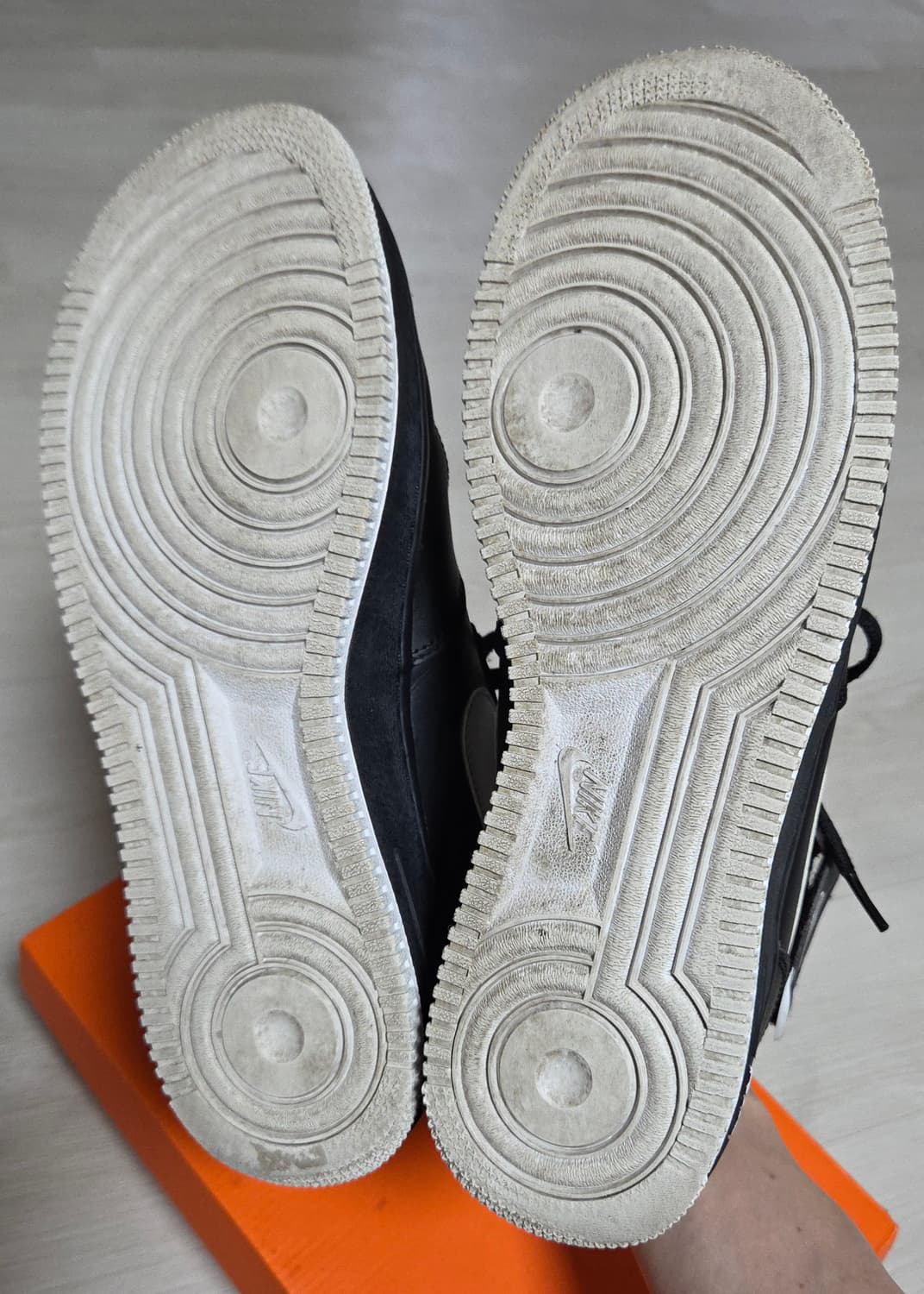 나이키 에어포스1 07 미드 검흰 상품이미지8