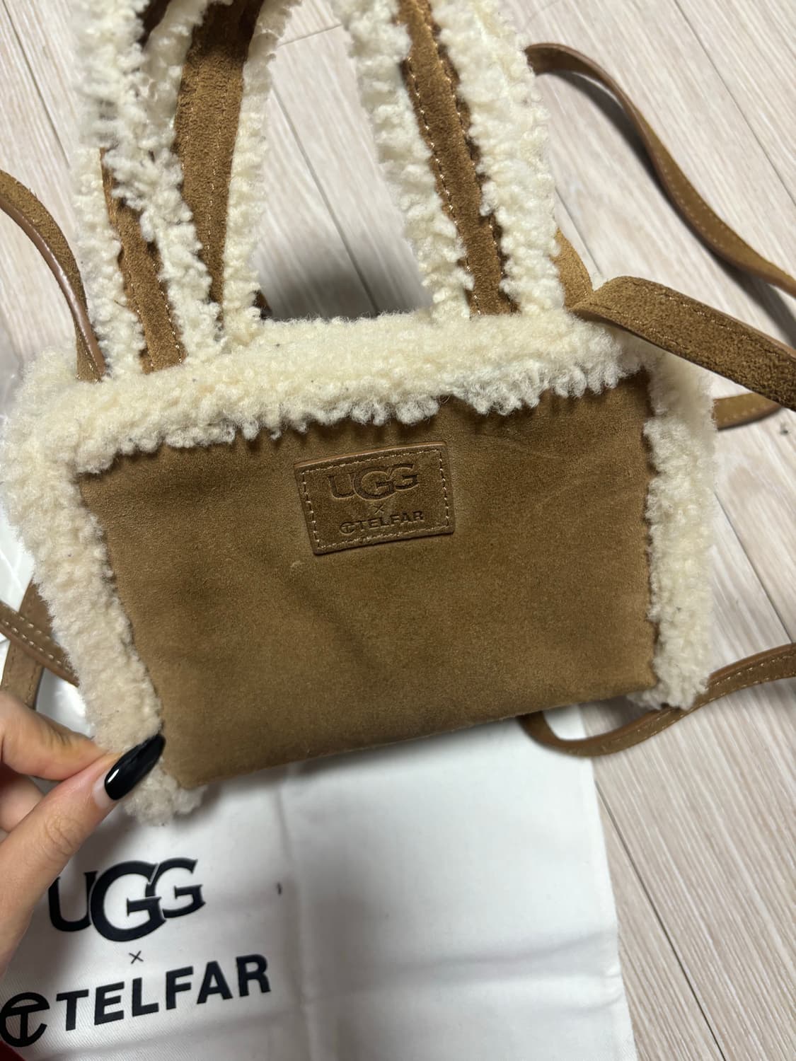 텔파 x 어그 스몰 숄더백 체스트넛 스몰 상품이미지6