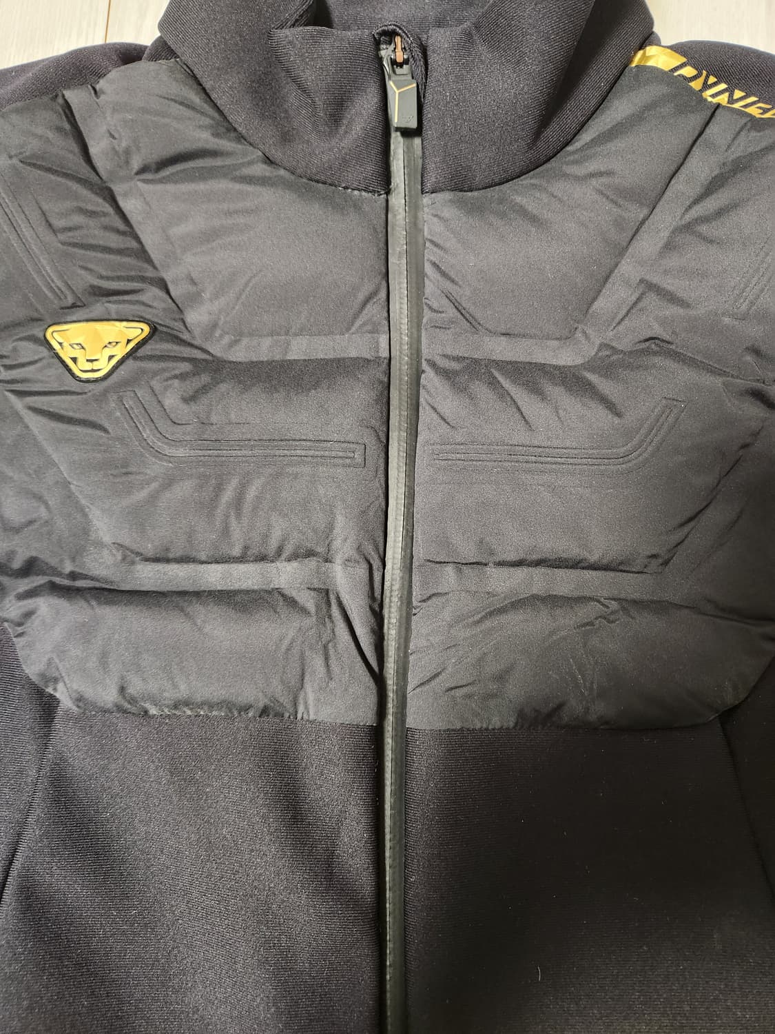 새상품급)다이나핏 매그넘 여성 TR 슈트 블랙 트레이닝 집업 저지s

오 상품이미지7