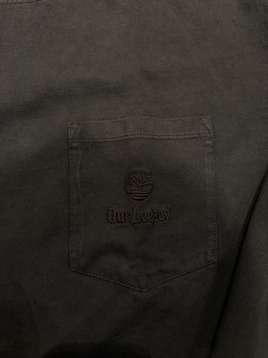 아워레가시 워시드 블랙 컬러의 포켓 롱슬리브 상품이미지1