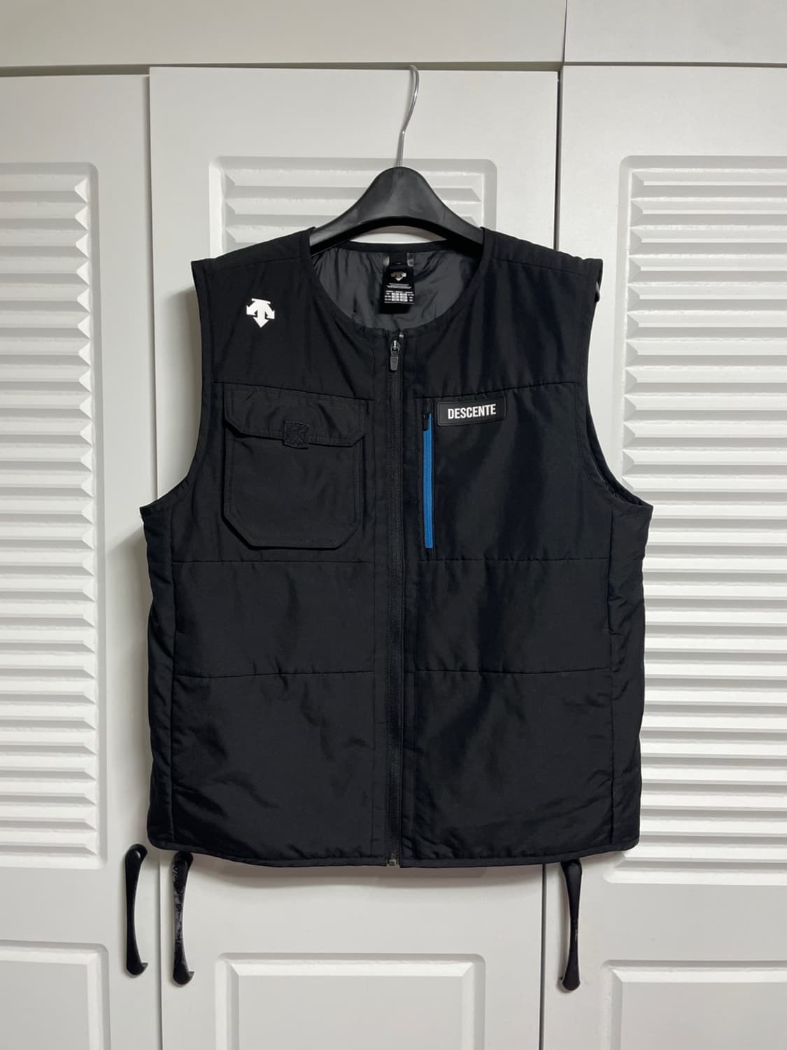 데상트 집업 조끼 상품이미지1