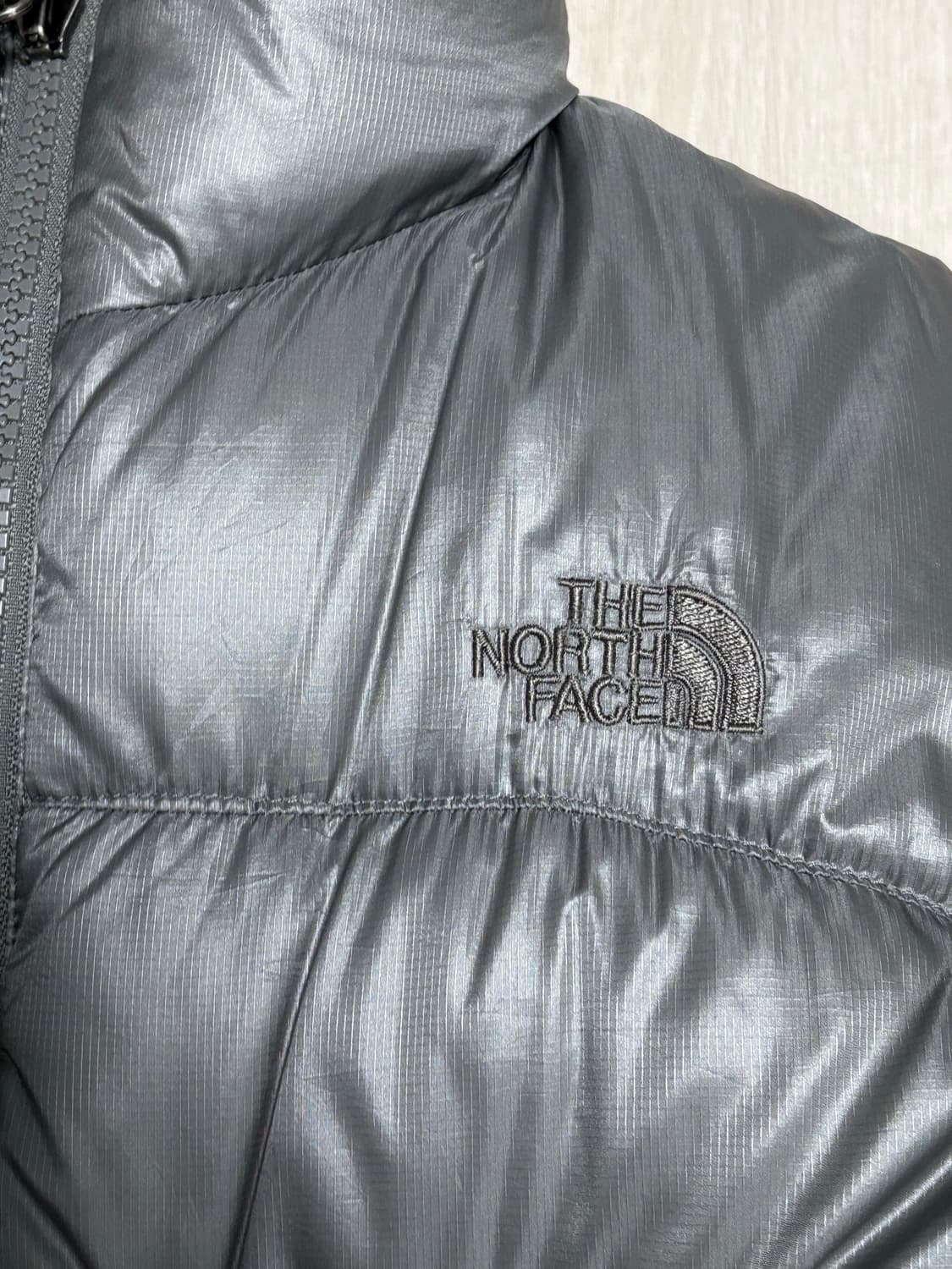 노스페이스 아콘카구아 경량 패딩 실버 상품이미지3