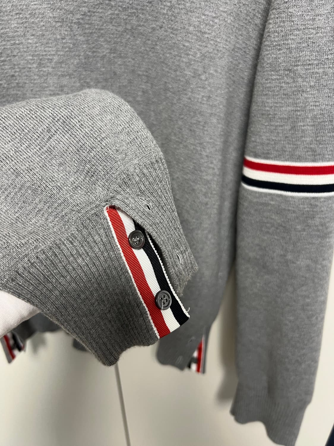 [2] 톰브라운 밀라노 스티치 암밴드 니트 상품이미지3