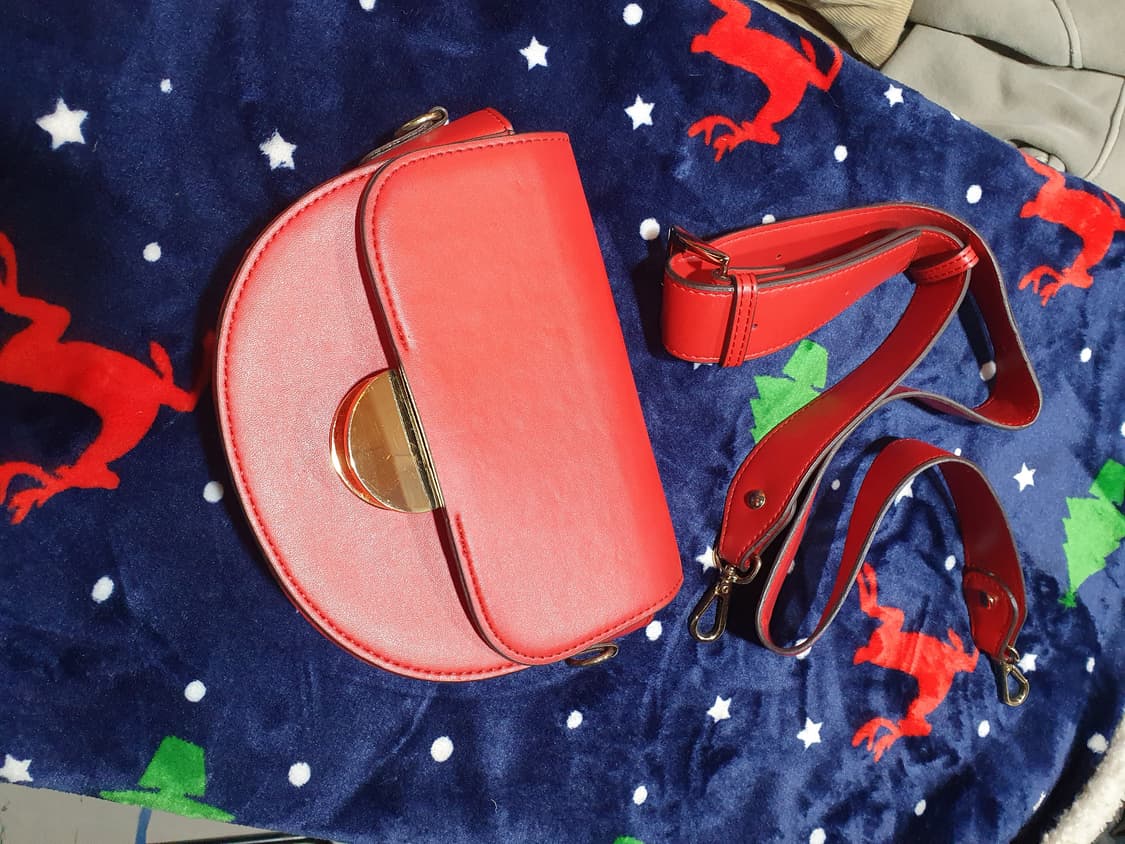 레드 반달 크로스백 가방 숄더 스트랩 포함 상품이미지1