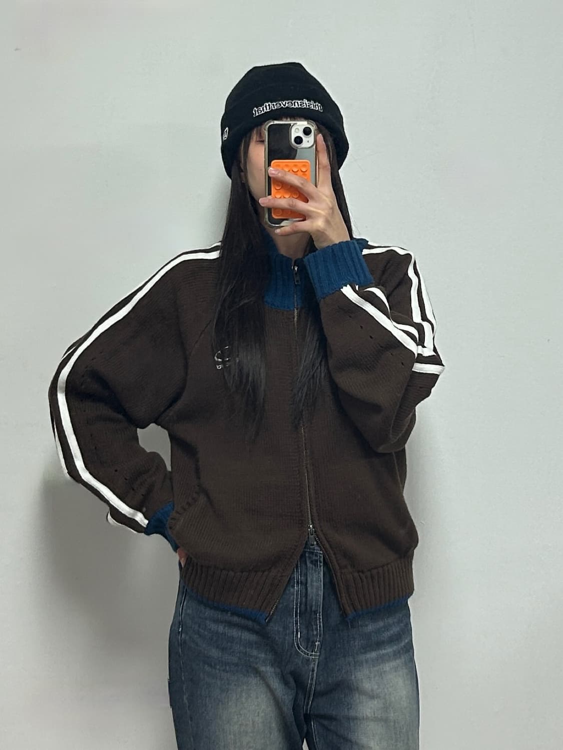 오드스튜디오 자수로고 트랙 니트집업 브라운 상품이미지1