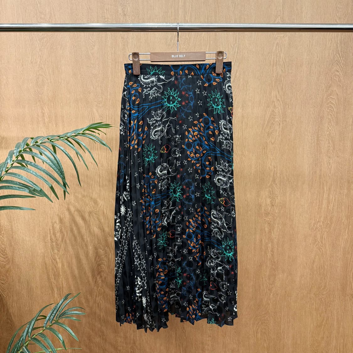 산드로 밴딩 플리츠 롱 스커트 유니크 패턴 프린팅 디테일 블랙 상품이미지1