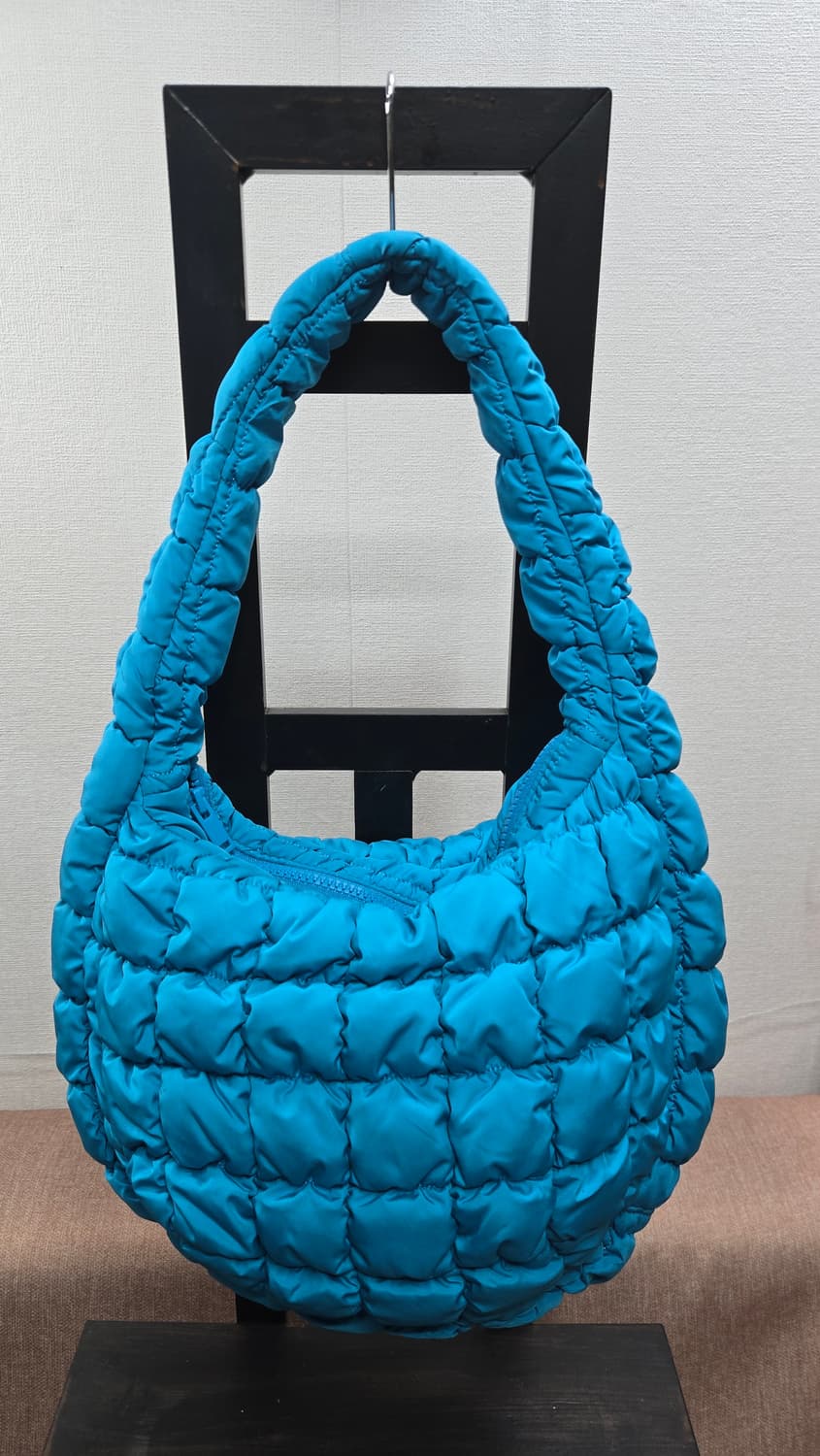 코스 퀼티드 미니백 구름빵 터콰이즈 블루 상품이미지2