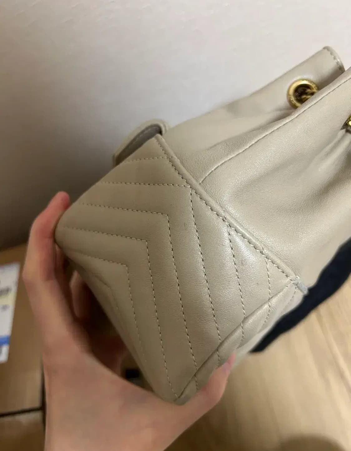 생로랑 램스킨 조 미니 버킷백 씨솔트 색상 상품이미지7