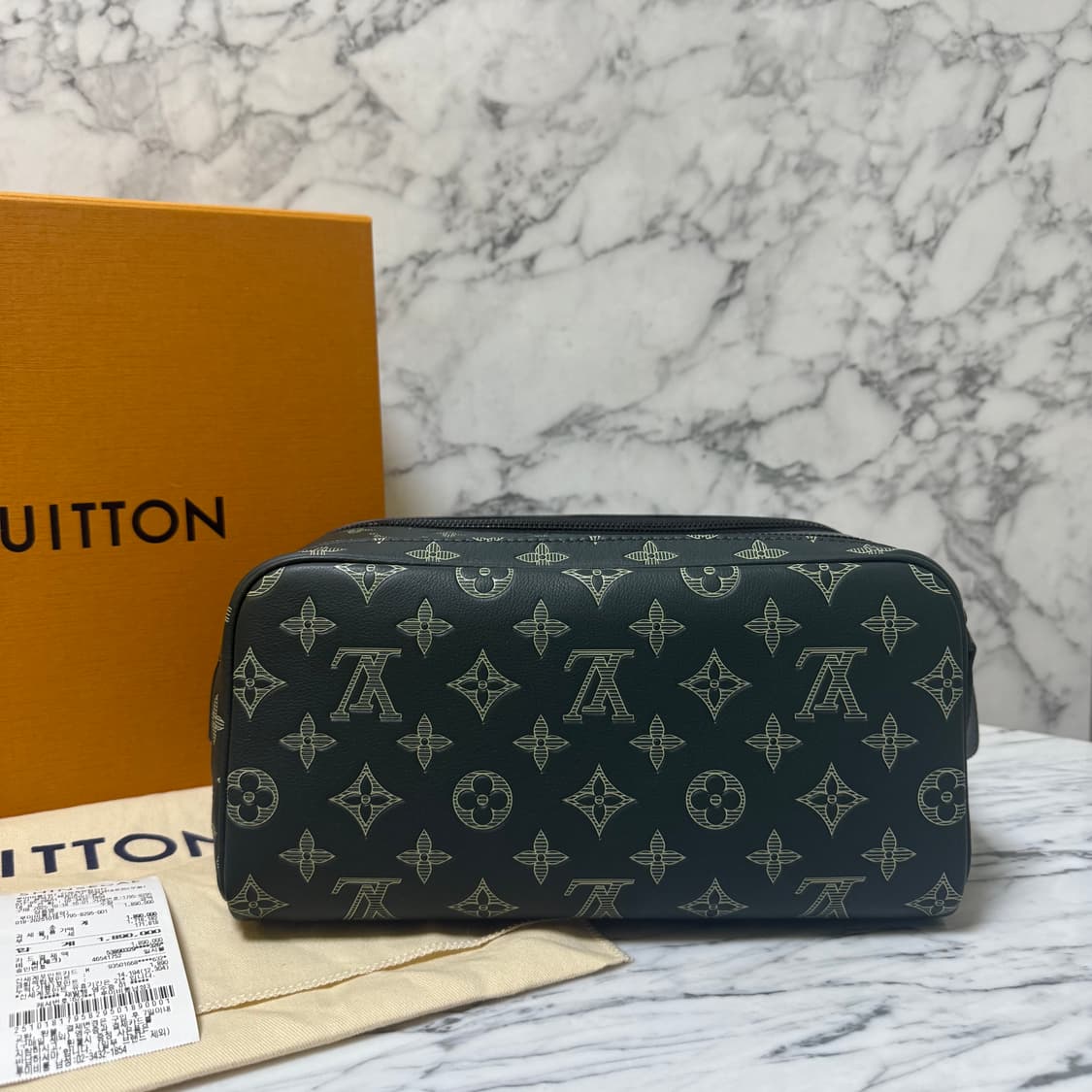 루이비통 이클립스 쉐도우 돕키트 파우치 클러치백 10월 18일구매
 상품이미지6