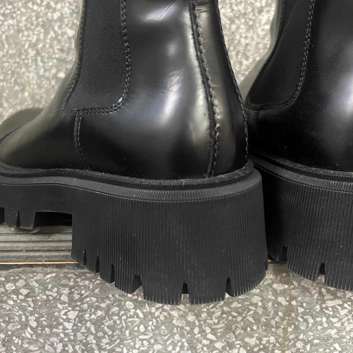 발렌시아가 트랙터 20mm 첼시 블랙 부츠 상품이미지4