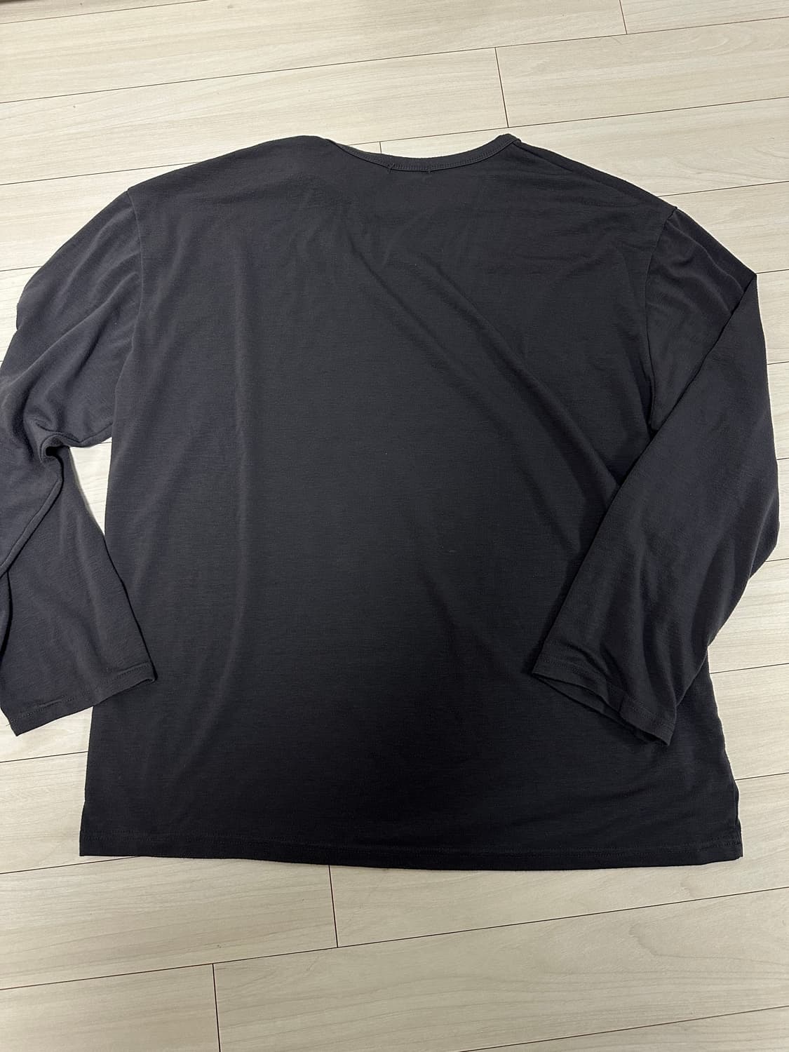 진한 회색 무지 긴팔티 팝니다! 상품이미지2