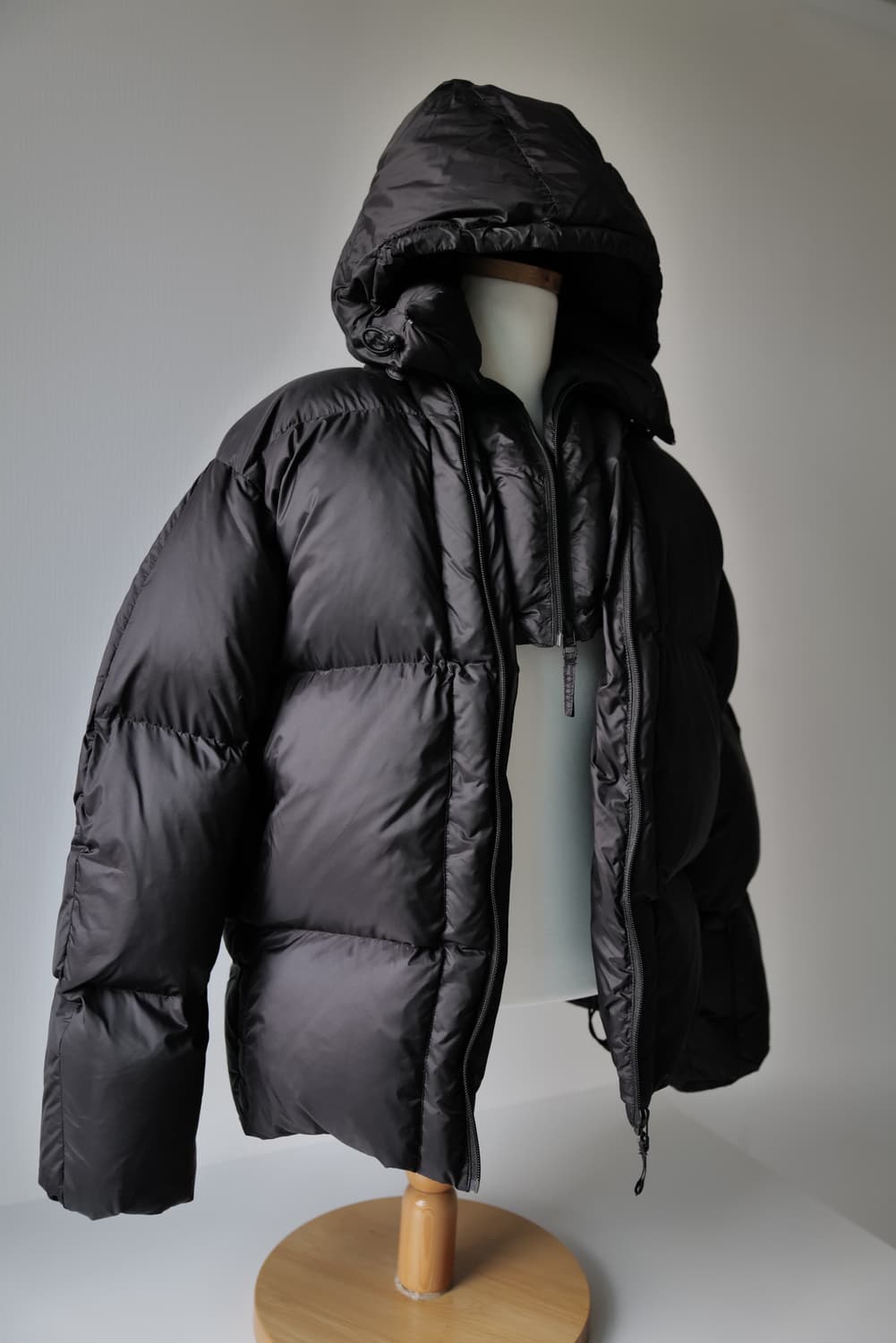 (봉태규님) 누마레 EE 레귤러 블랙 패딩 상품이미지3