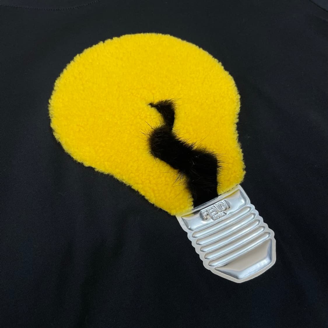 펜디 FENDI 블랙 Light Bulb 반팔 티셔츠 52 상품이미지6