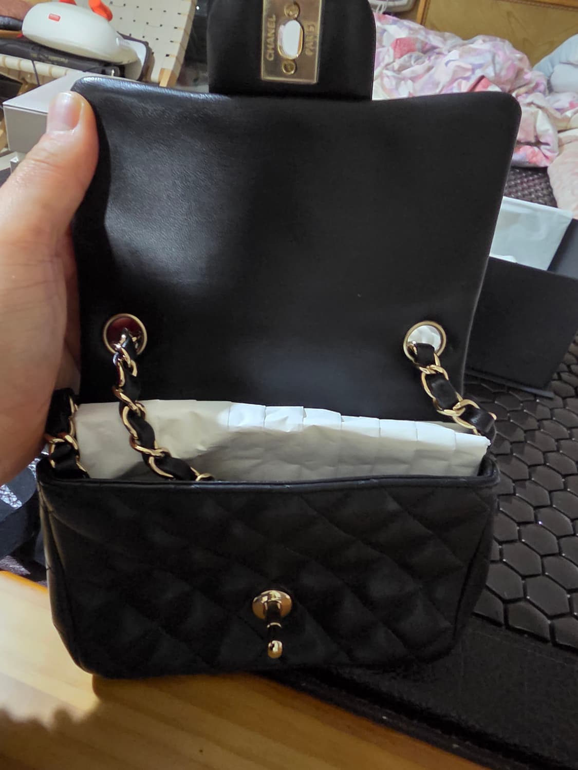샤넬 블랙 퀼팅 플랩백 금장 새제품 상품이미지2