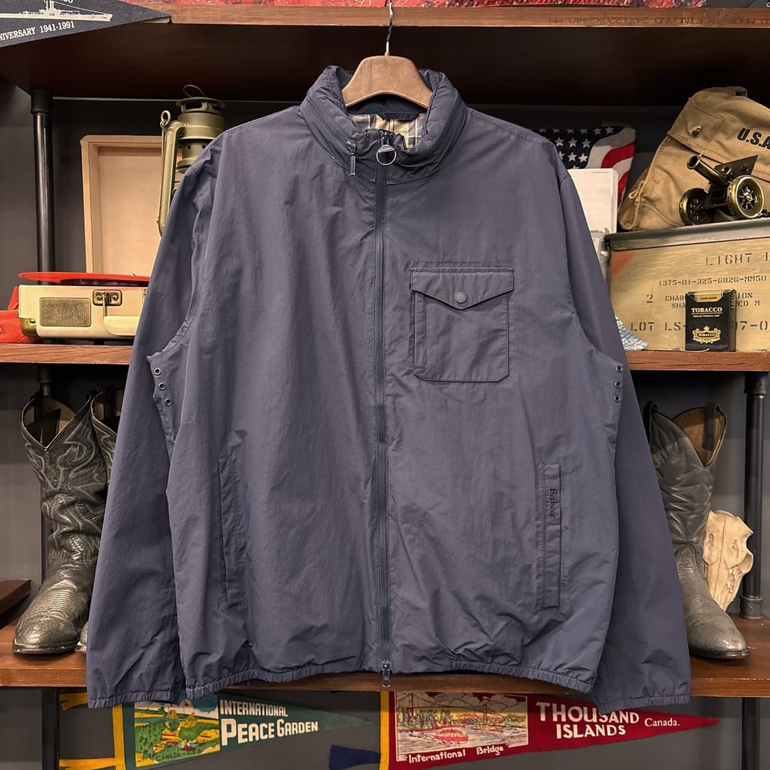 바버 엠블 유틸리티 시티포켓 워터프루프 자켓 잉키블루 N968 상품이미지1