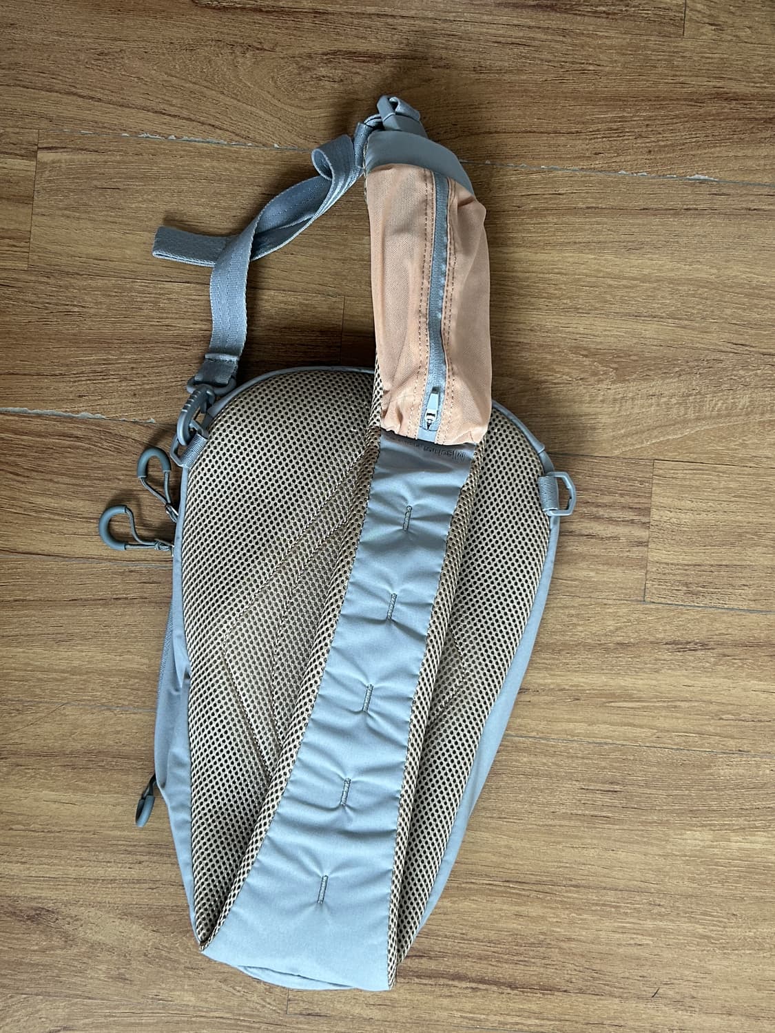 미스치프 롬버스 포켓 슬링팩 블루그레이 상품이미지4