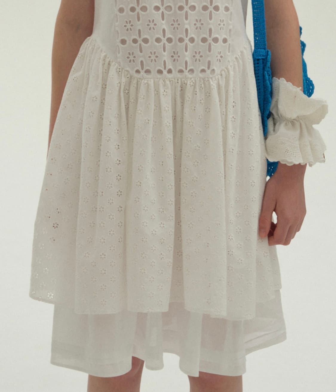 (무료배송) 클로르 BIG EYELET GATHER DRESS WHITE 상품이미지4