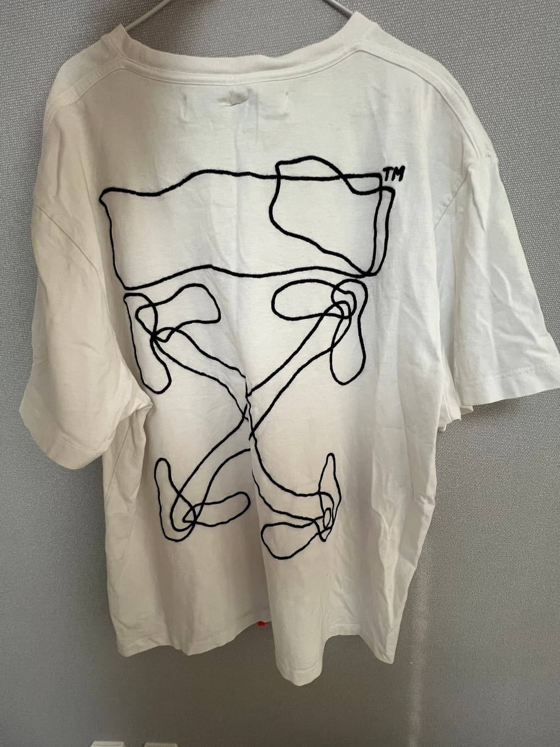 오프화이트 반팔 티셔츠 상품이미지1