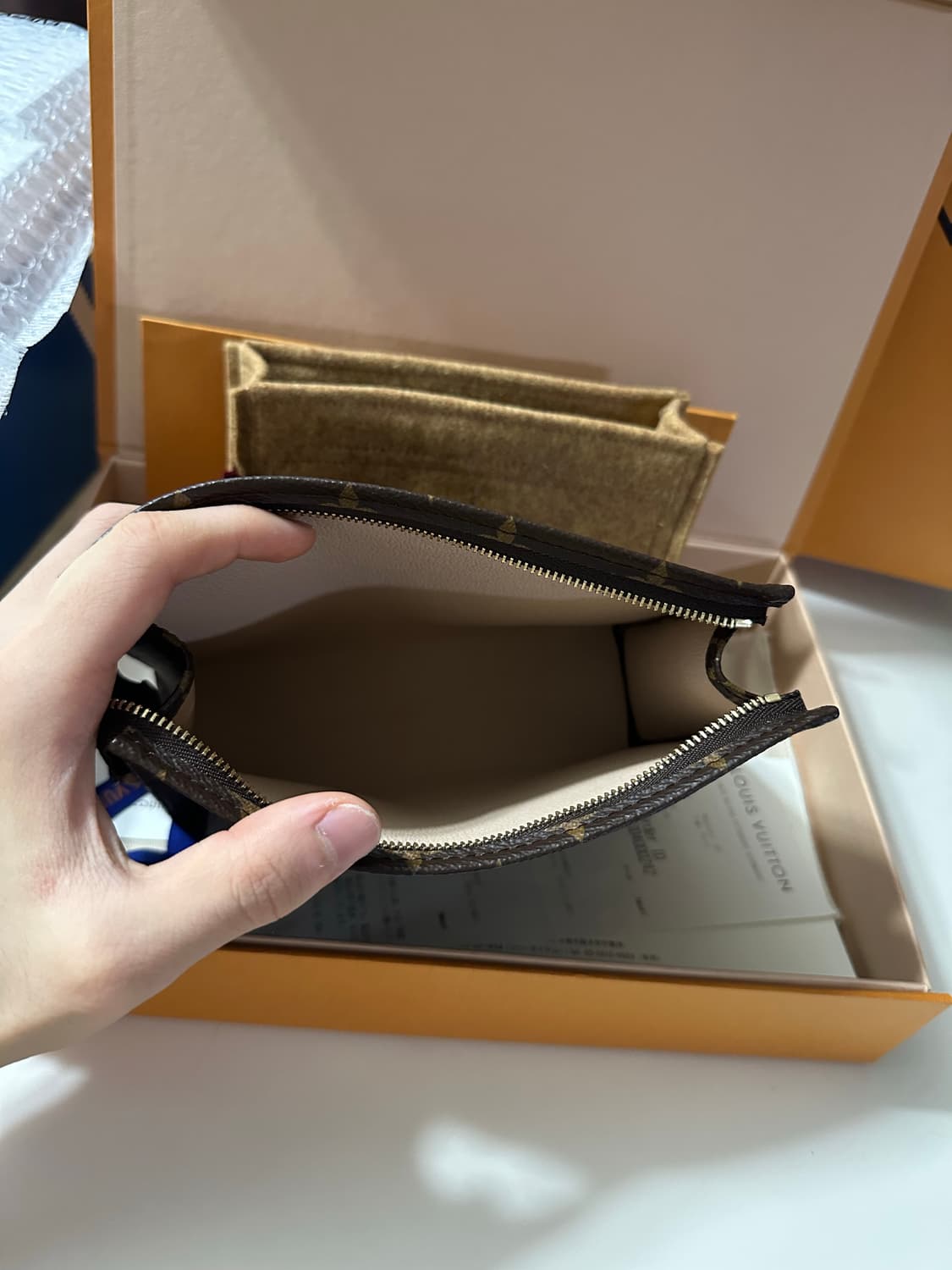 루이비통 영수증포함 풀구성 토일렛19클러치 급처 상품이미지8