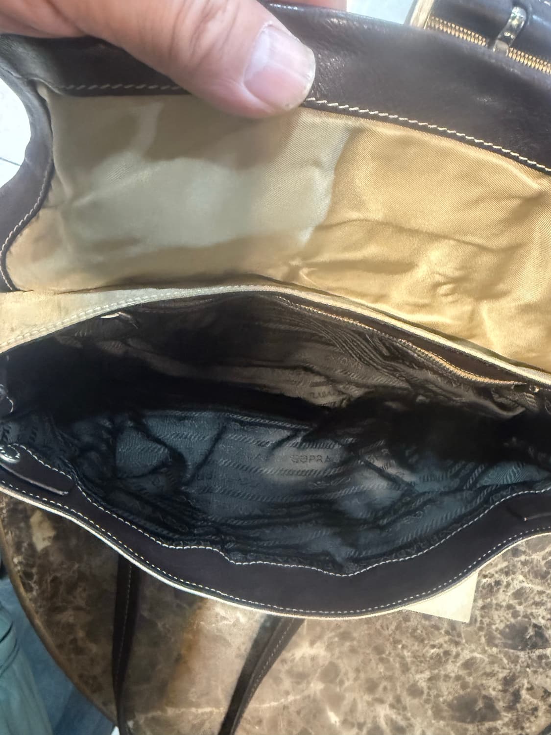 정품 프라다 테수토 포코노 레더 버클 바켓트백 팝니다 상품이미지6