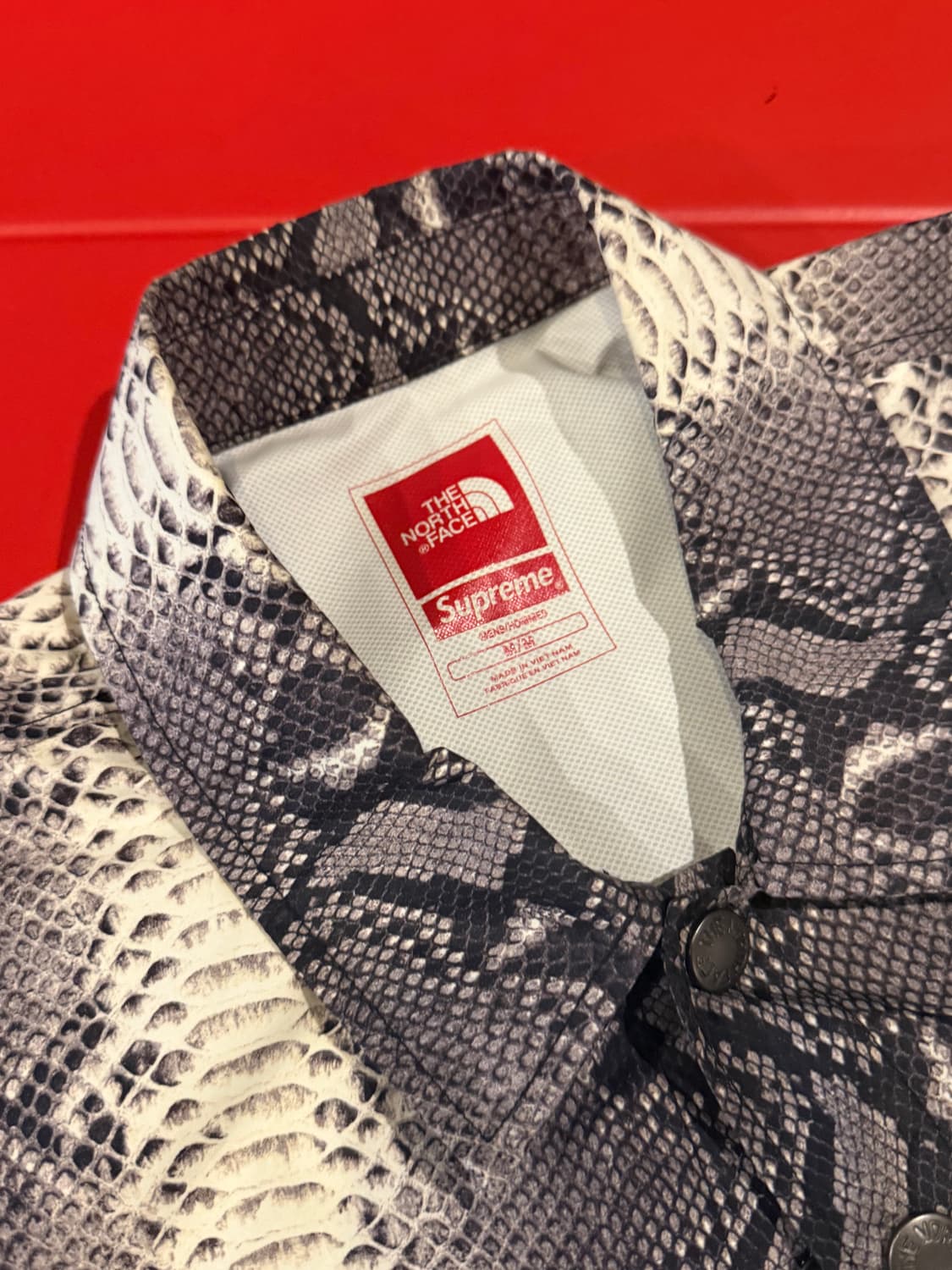 Supreme X The North Face 슈프림노스페이스 뱀피 자켓  상품이미지5