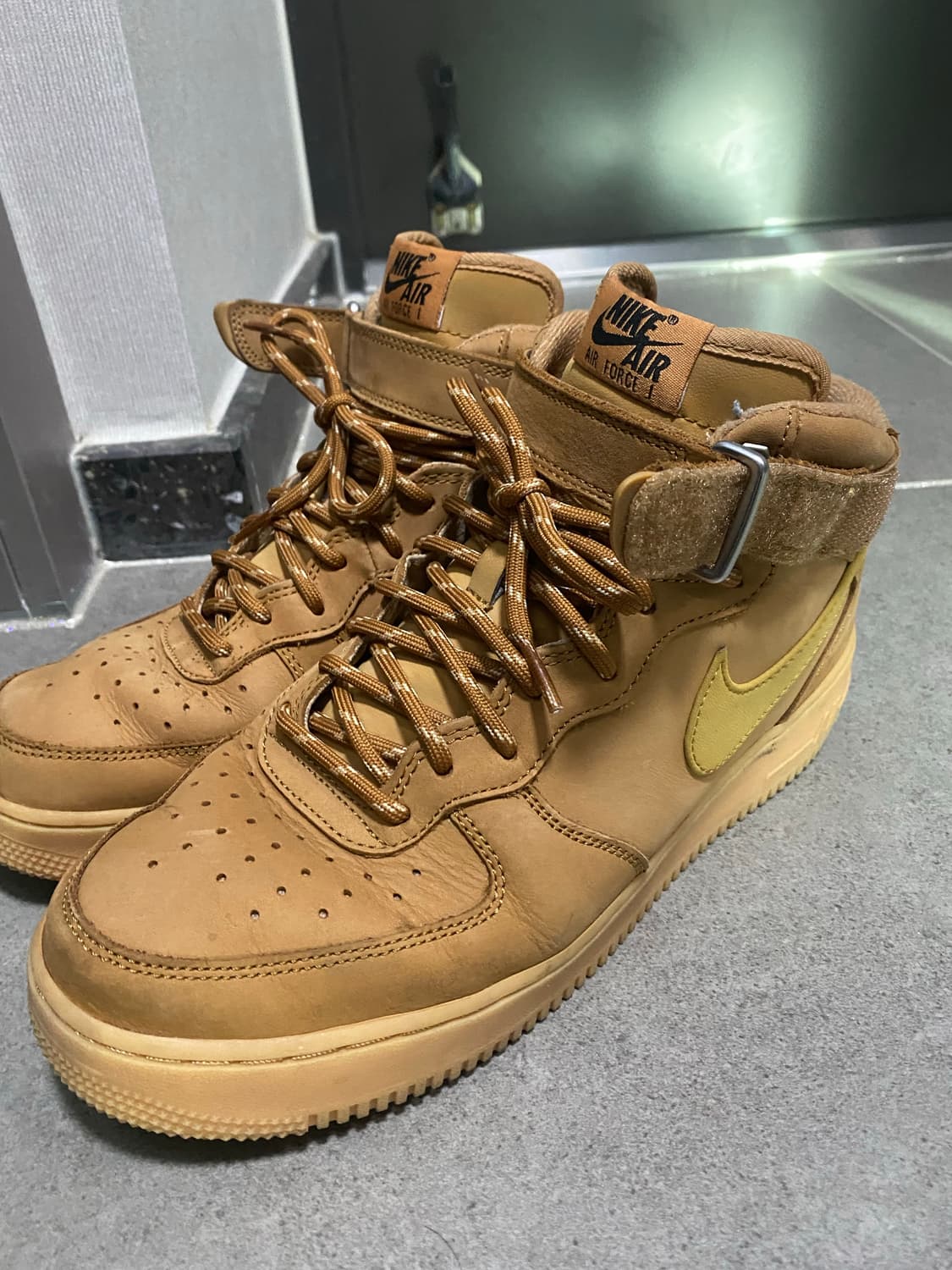 나이키 에어포스 미드 상품이미지1