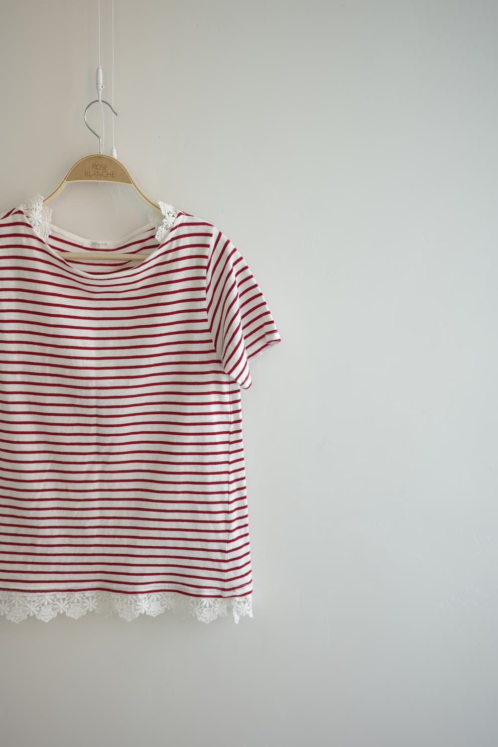 CINEMA CLUB 
• 레드 스트라이프 레이스 티셔츠 상품이미지2