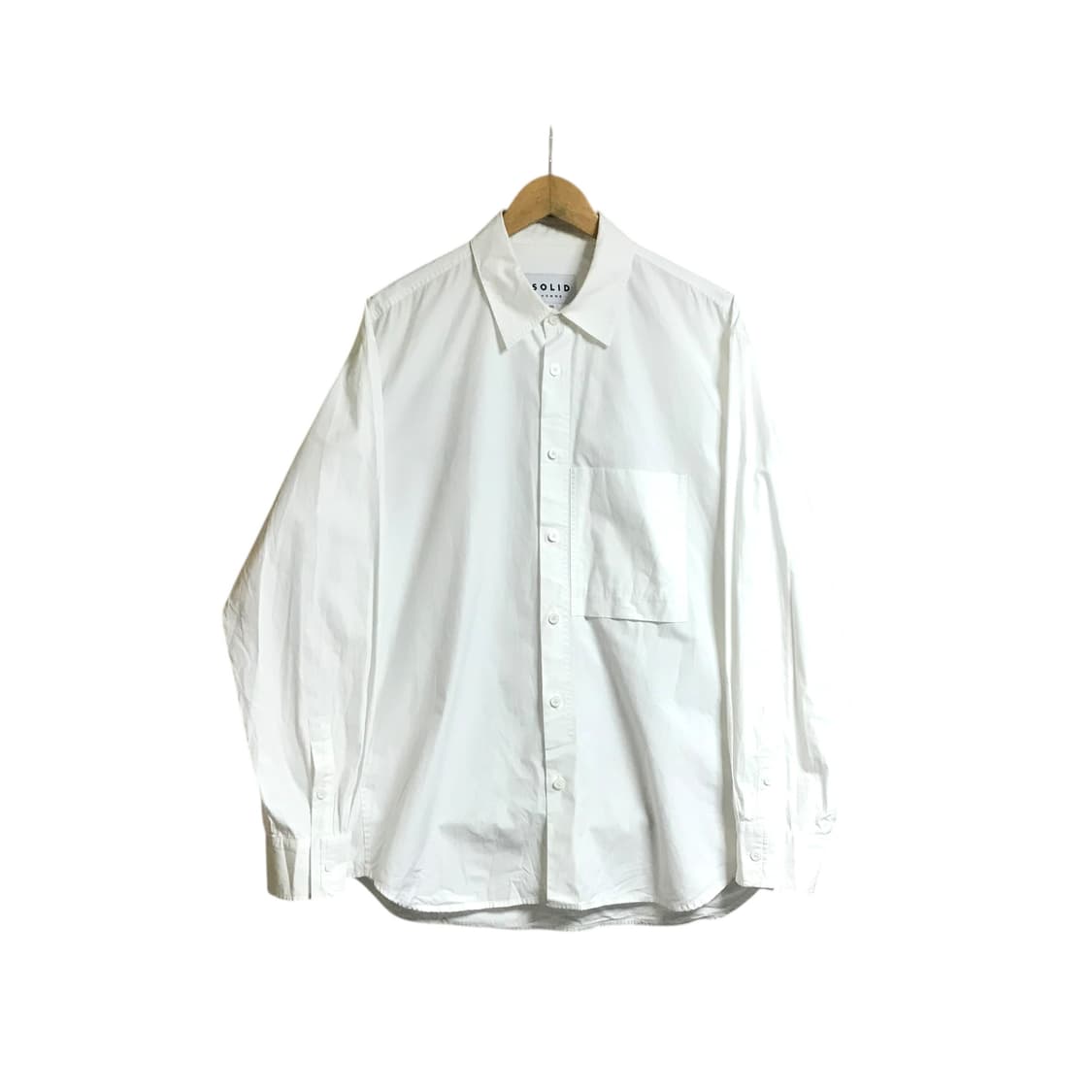 솔리드옴므 백로고 흰색셔츠 실제론 새하얀 흰색입니다 상품이미지3