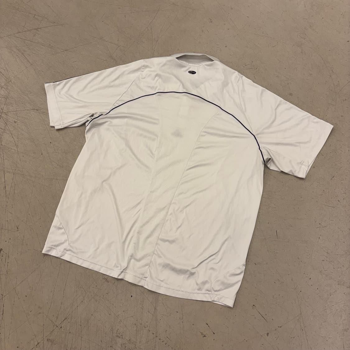 아디다스 센터로고 스포티 카라티셔츠 상품이미지4