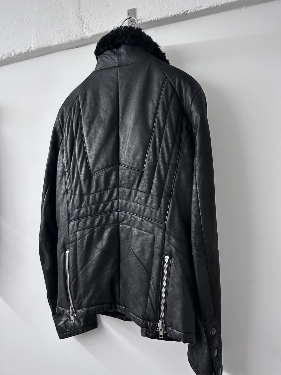 시스템 옴므 비대칭 하이넥 시어링 자켓 상품이미지5