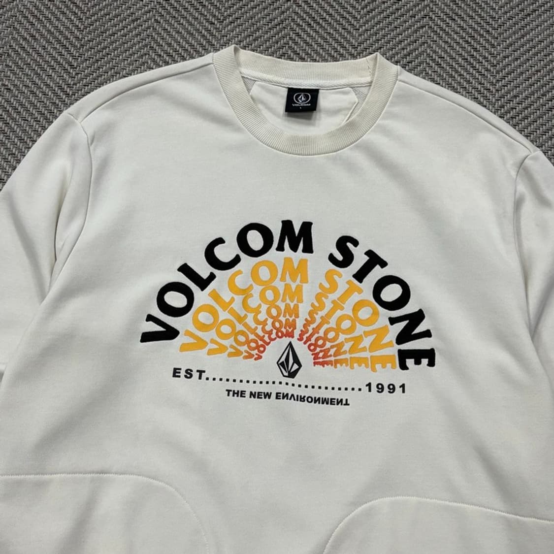 볼컴 그래픽 맨투맨 v2595 상품이미지3