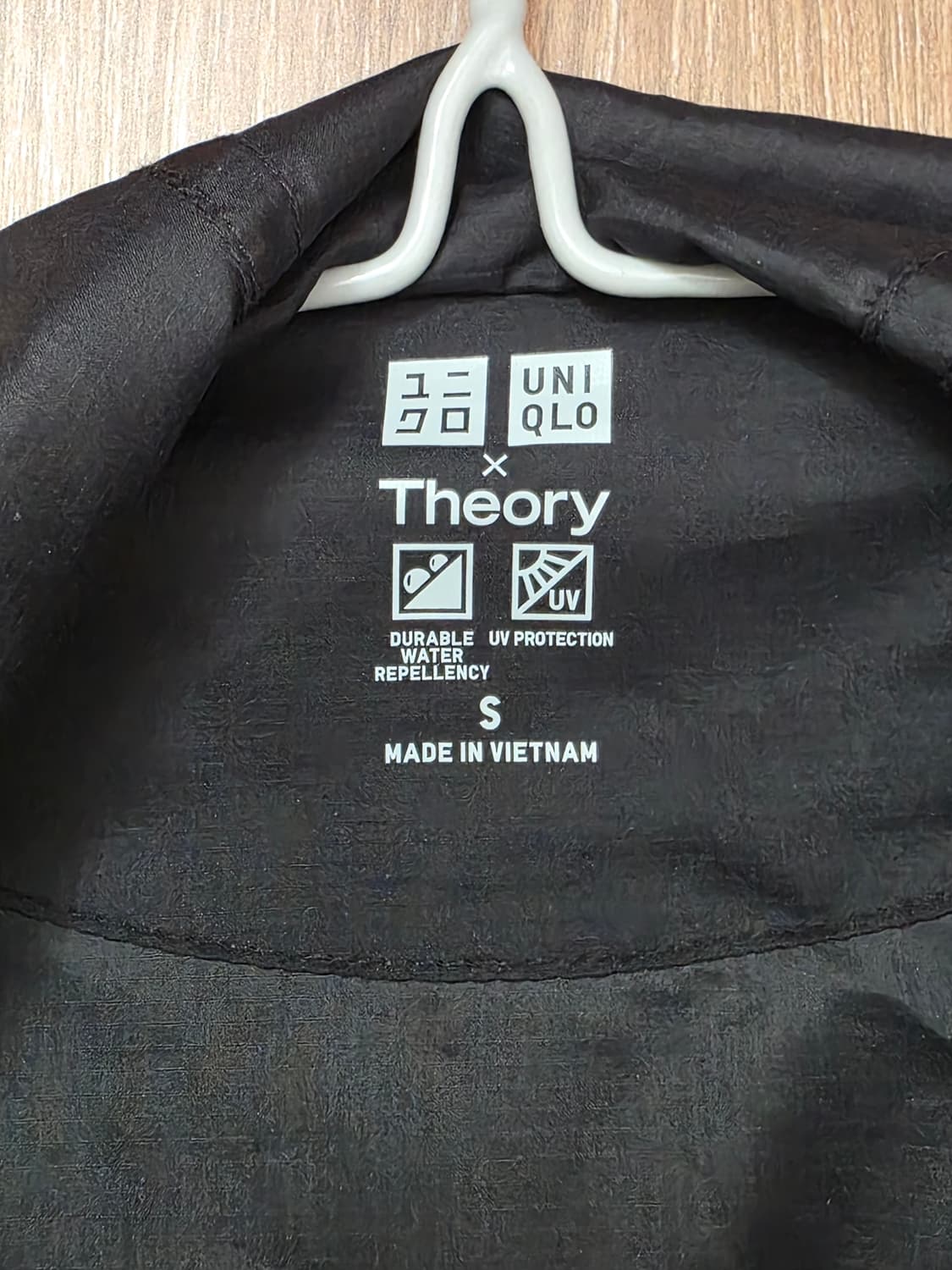 유니클로 x 띠어리 여성 오버핏 패커블 바람막이 자켓 S 상품이미지2