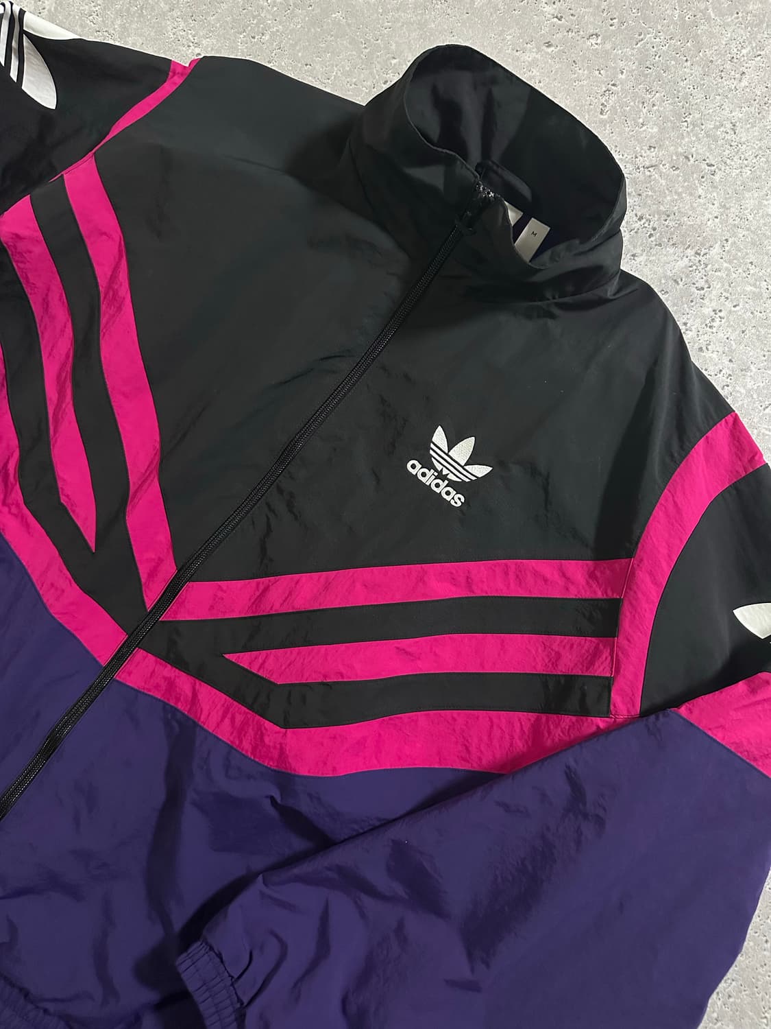 아디다스 스포티브 V라인 익스트림 오버핏 바람막이 상품이미지1