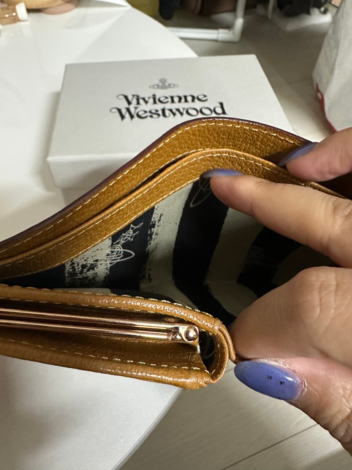 정품 일본백화점 구매) 비비안웨스트우드 브라운 지갑 상품이미지4