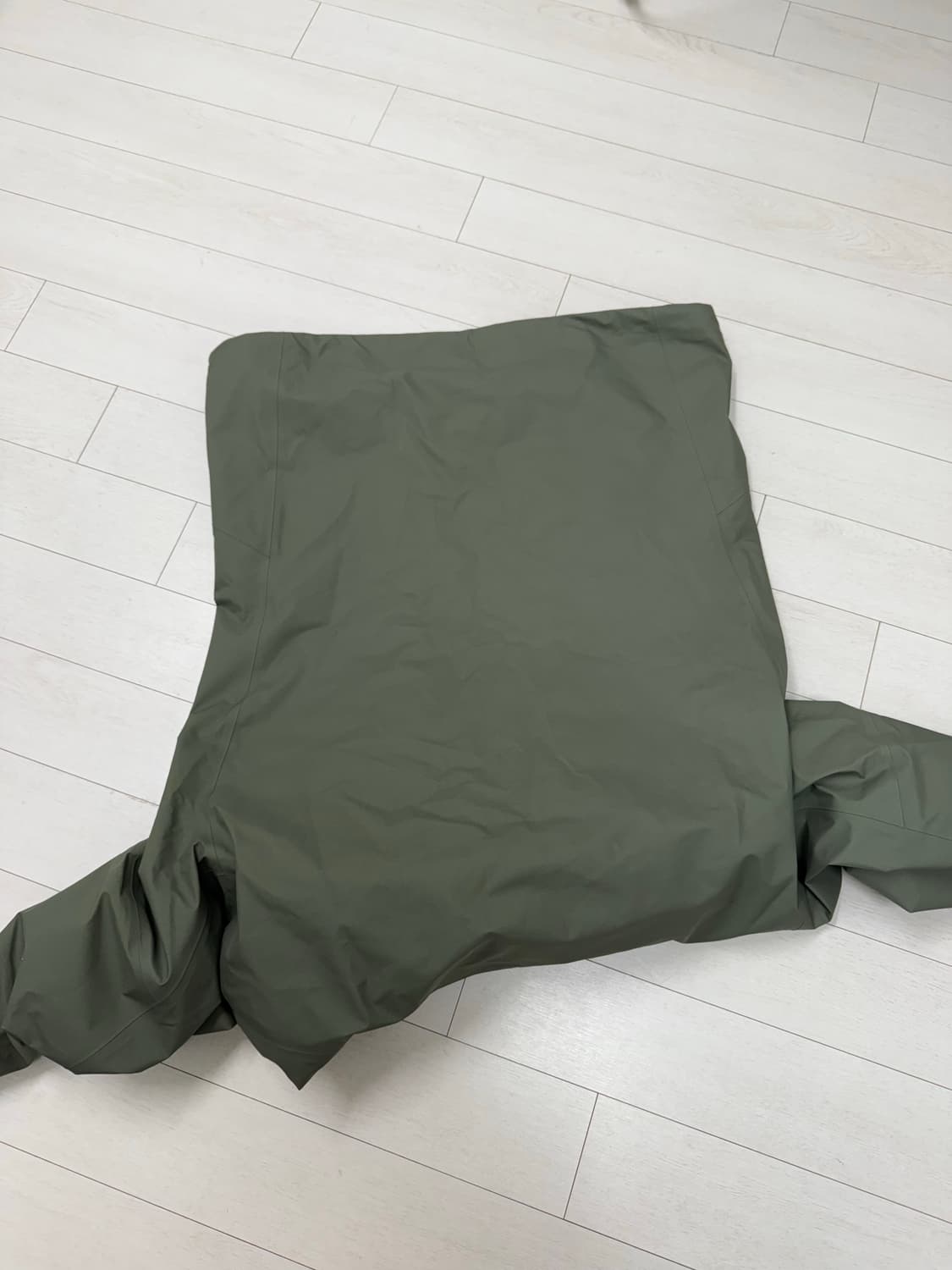 아크테릭스 베타 자켓 M사이즈 판매합니다. 색상은 카키색이고, 전체적으로 상품이미지8