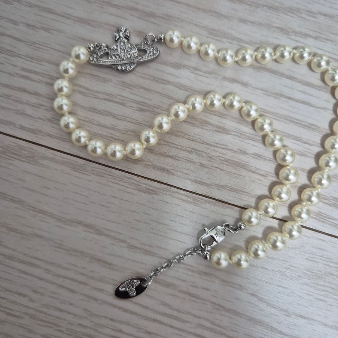 비비안웨스트우드 미니바스릴리프 펄 초커 목걸이  상품이미지4