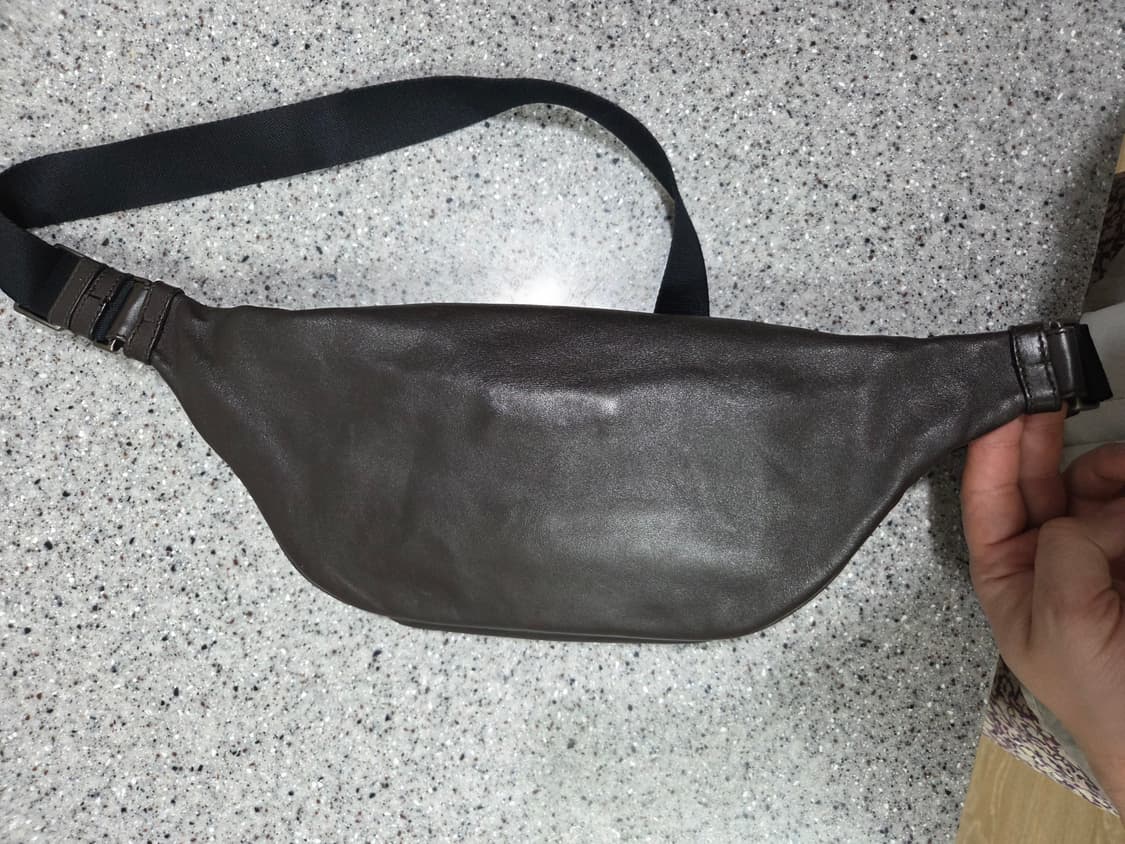 정품 보테가 베네타 가죽 힙색 상품이미지7