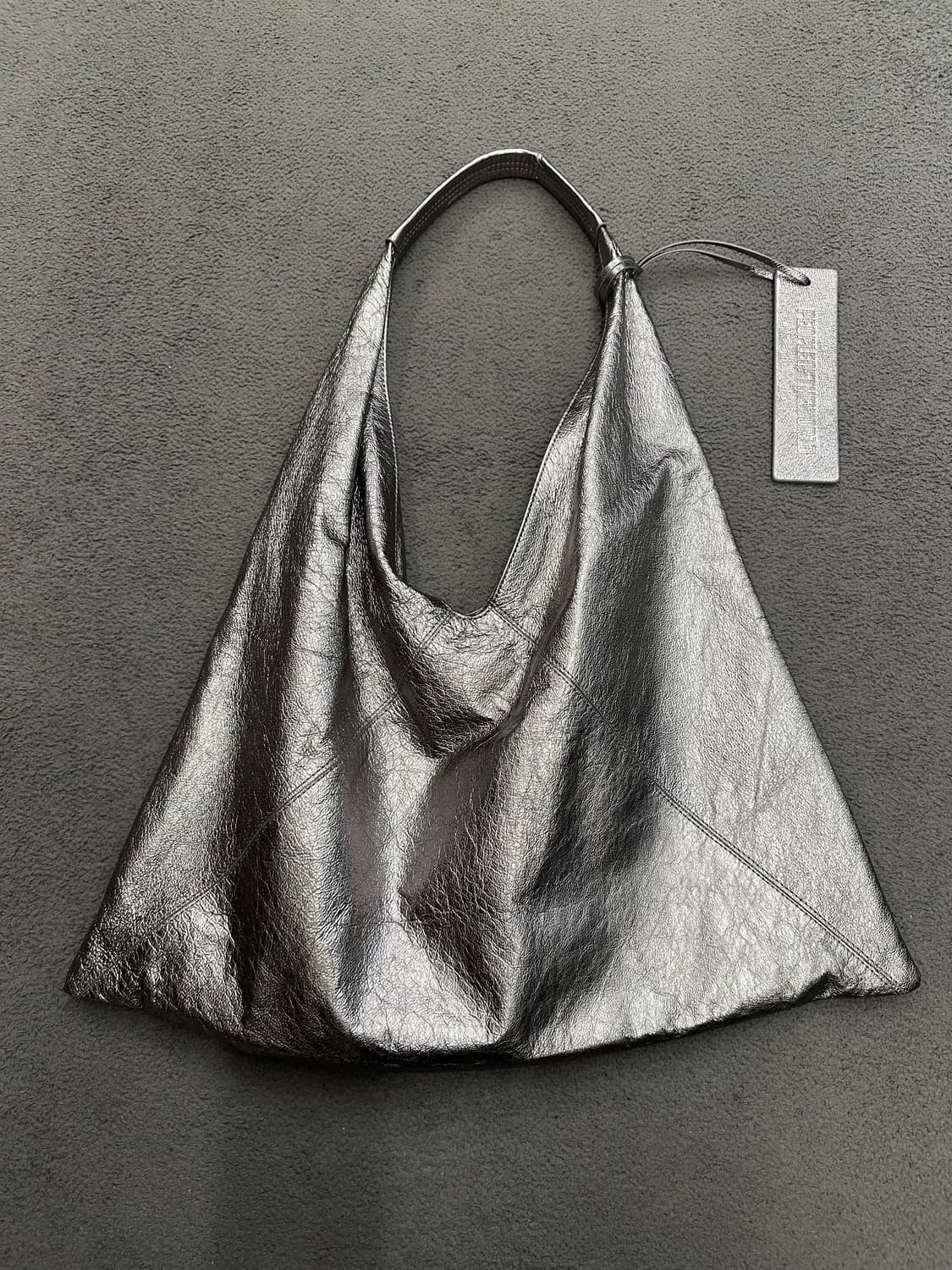 피플오브더월드 에이팩 레더 숄더백 처분  상품이미지1