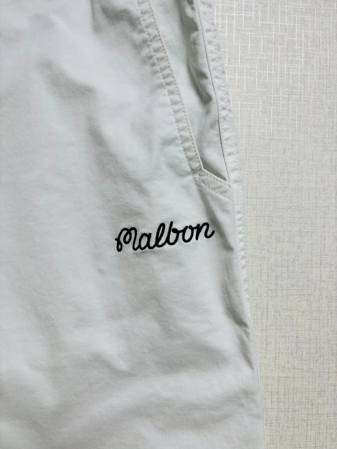 Malbon 화이트 골프 팬츠 상품이미지4