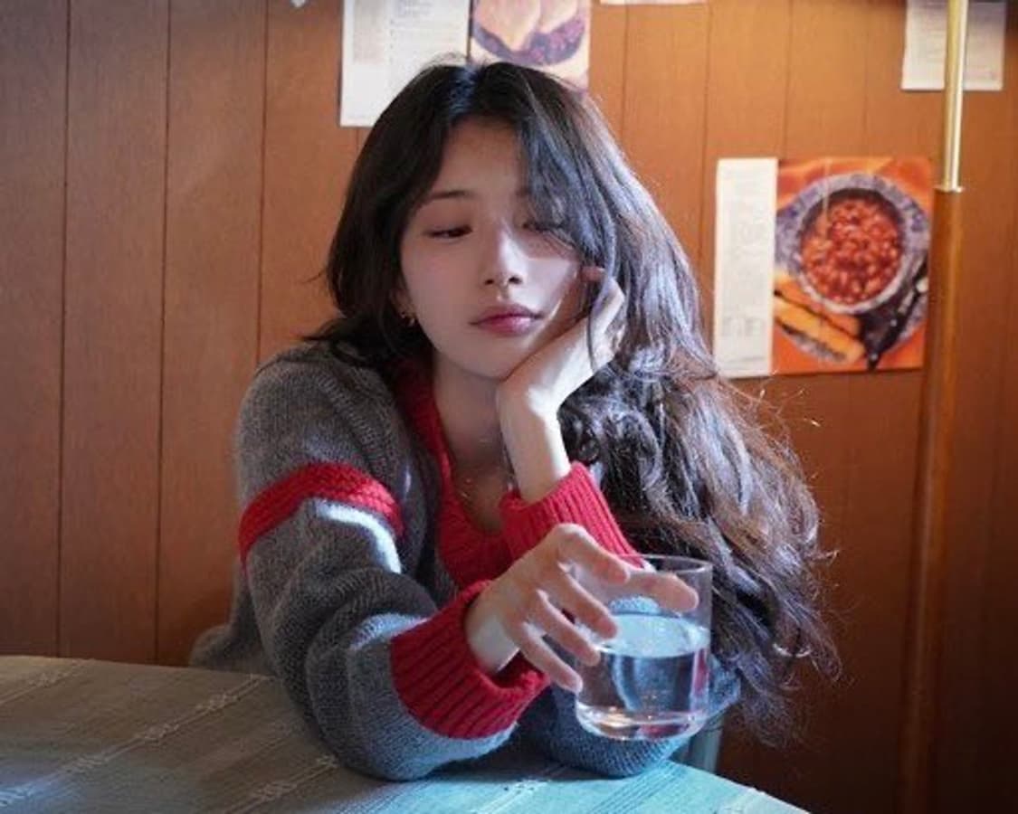 [수지 착용] 포니테일 Annie 브이넥 니트 상품이미지3