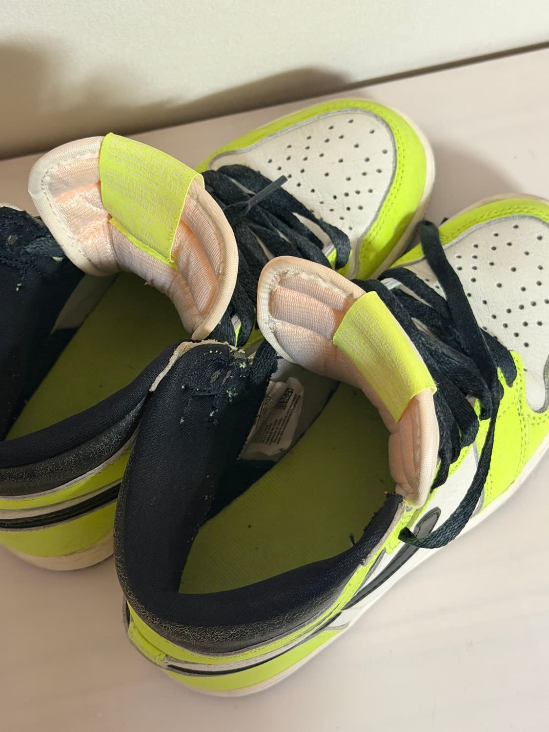 나이키 에어 조던 1 레트로 하이 OG 볼트 230 상품이미지5