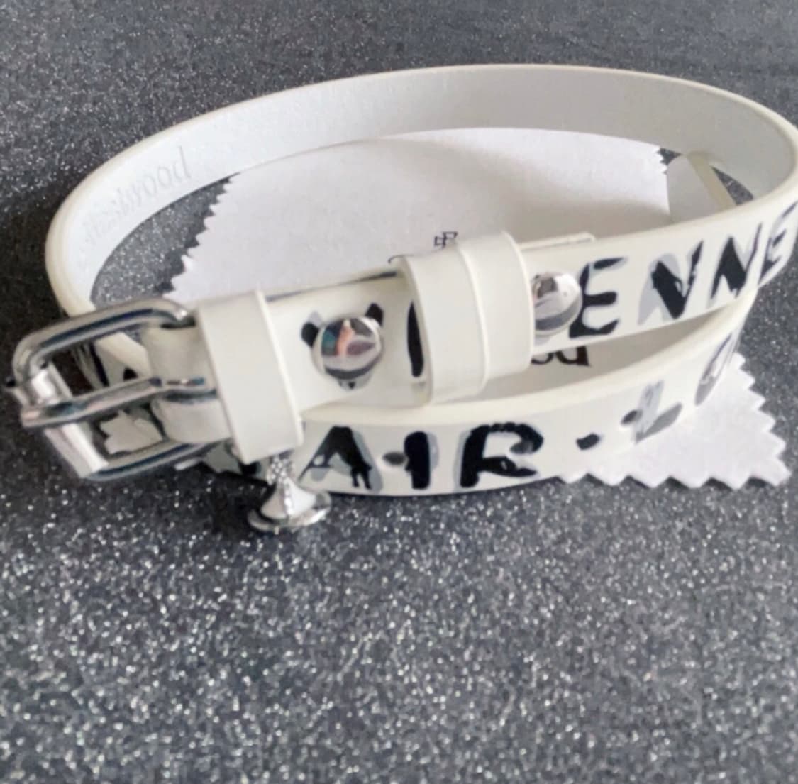 비비안웨스트우드 아카이브 레터링 orb 팬던트 화이트레더 초커 상품이미지1