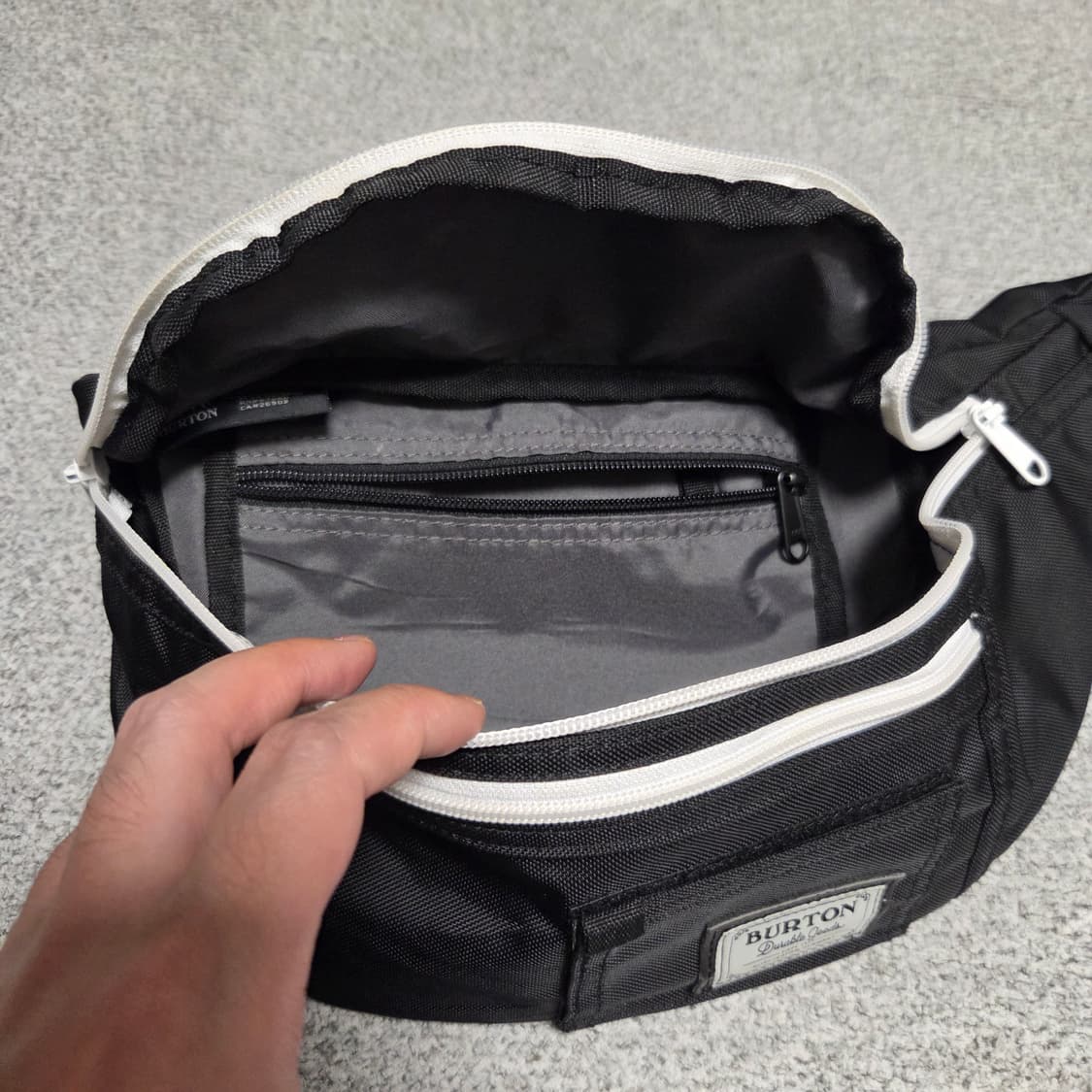 Burton 아메리칸 블랙 힙색 크로스백 가방 상품이미지6