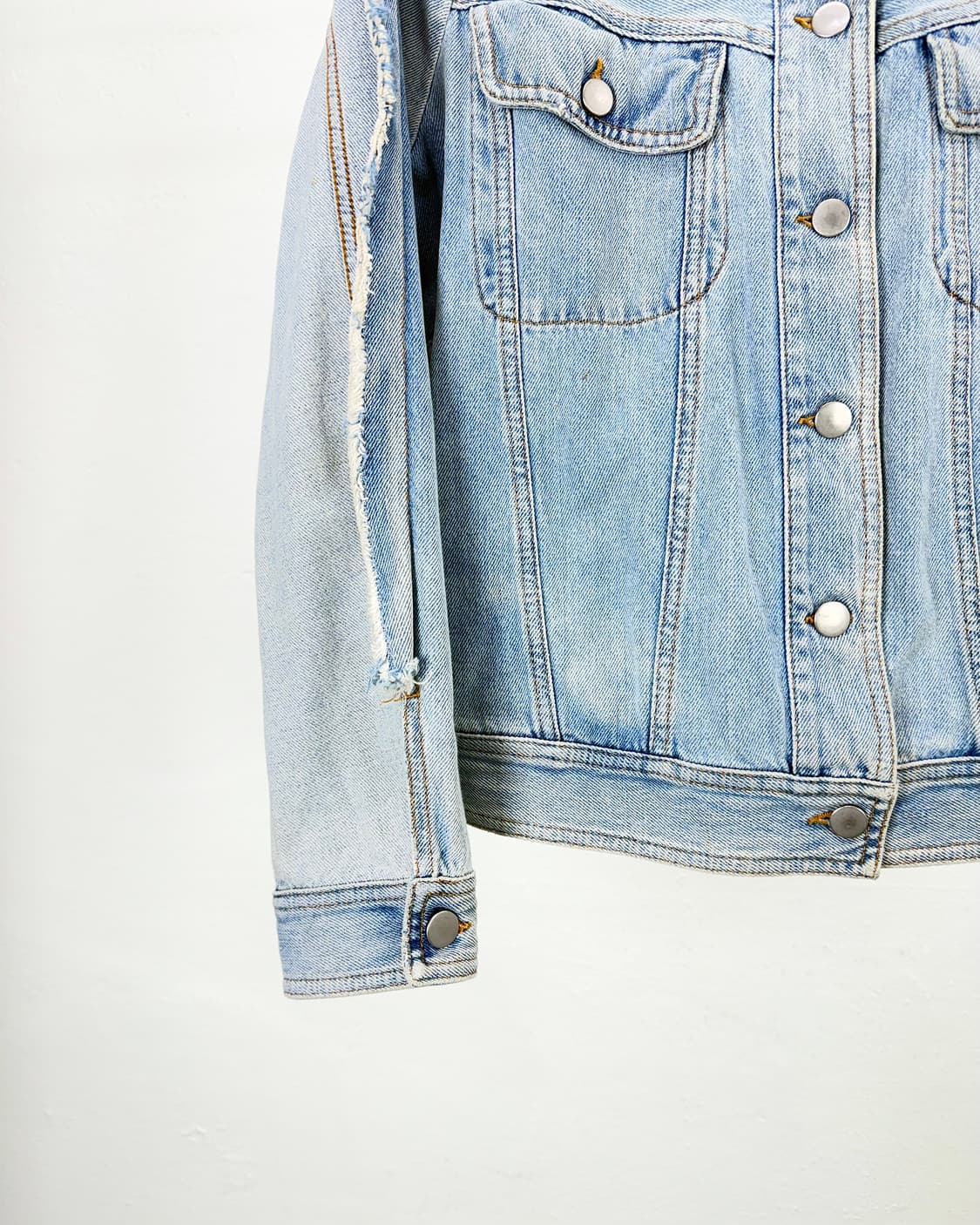 MM6 메종 마르지엘라 라이트블루 커팅 리메이크 데님 자켓 상품이미지4