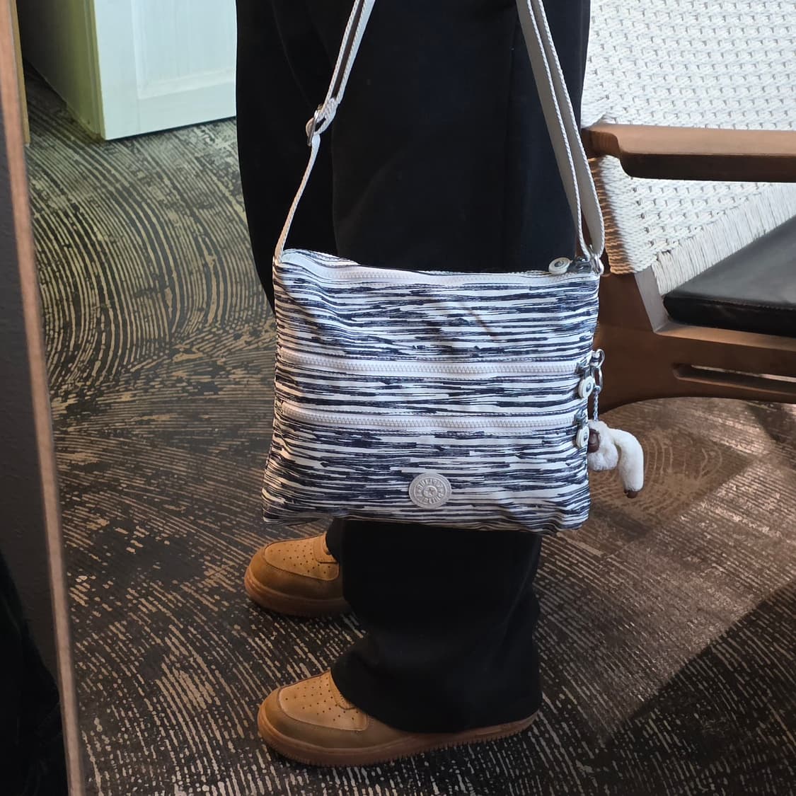 키플링 스트라이프 크로스백 상품이미지2