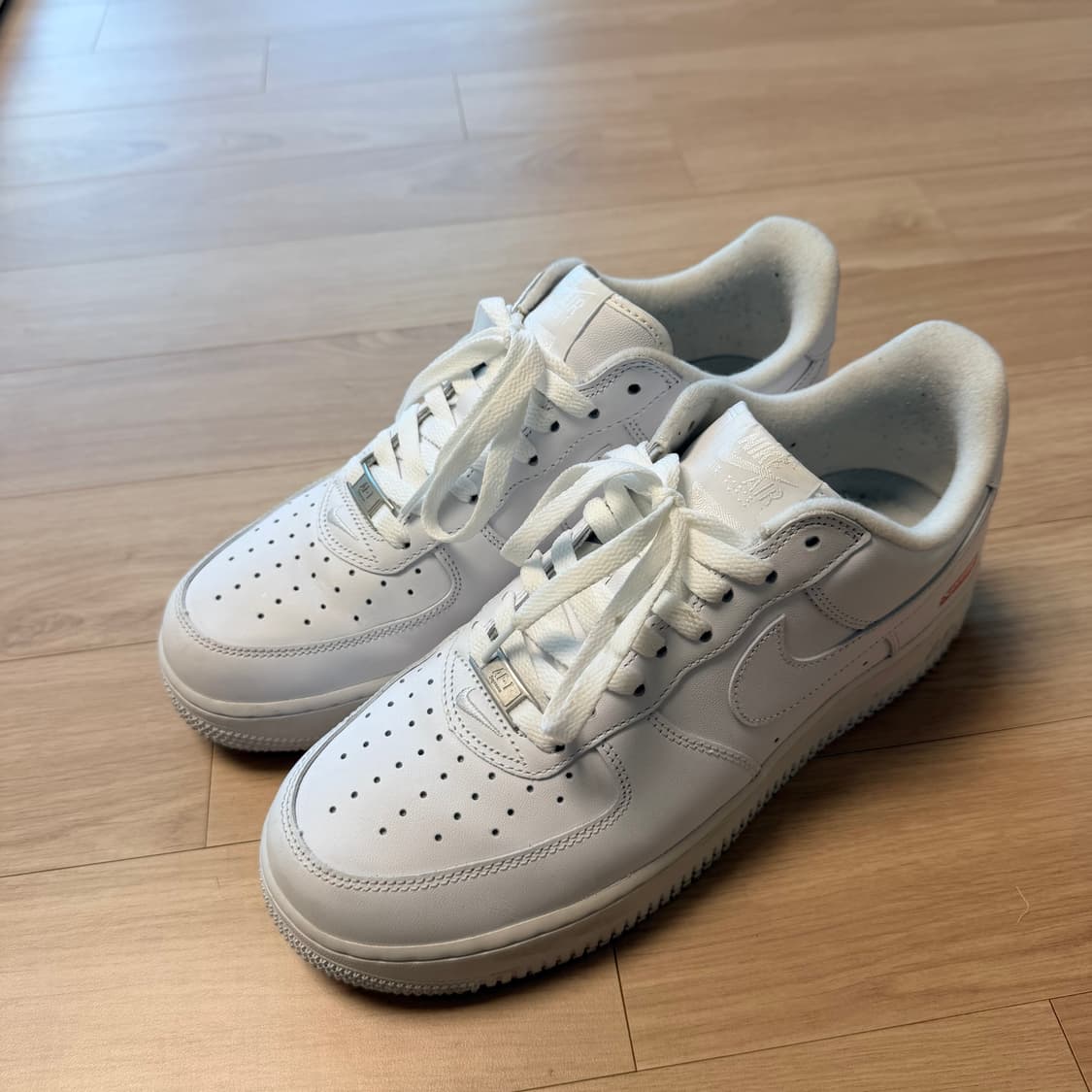 [270] 슈프림 x 나이키 에어포스1 화이트 상품이미지1