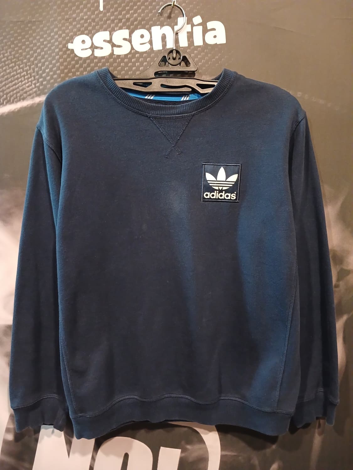 아디다스 에센셜 패치로고 맨투맨 네이비 상품이미지1