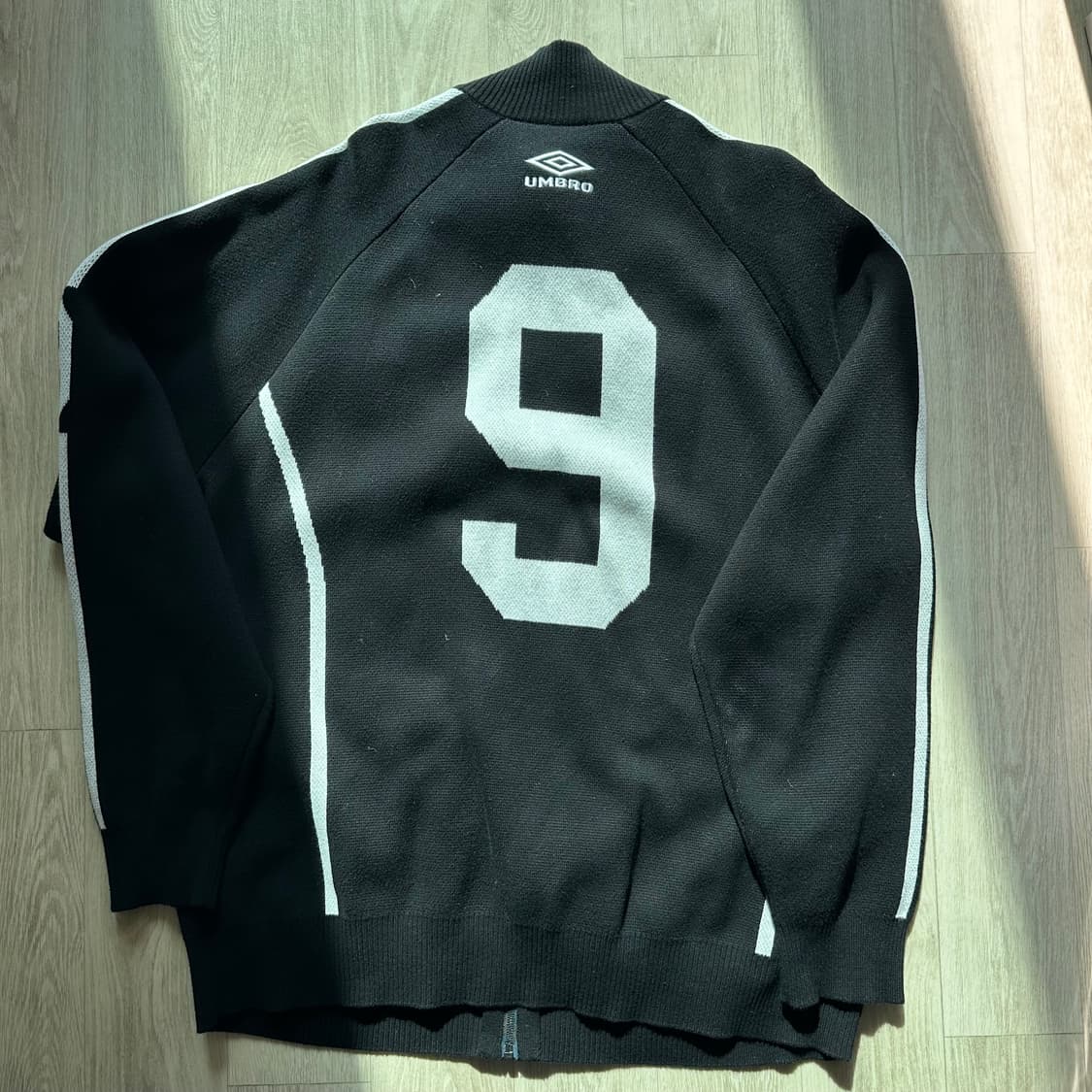 슈프림X엄브로 집업 스웨터 블랙 상품이미지3