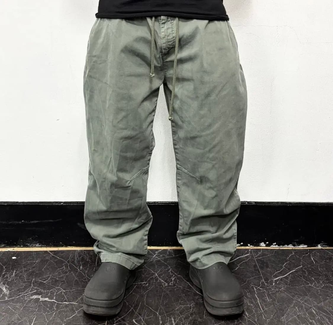 KITH 키스 워시드 코튼 월리스 팬츠 카키 상품이미지2